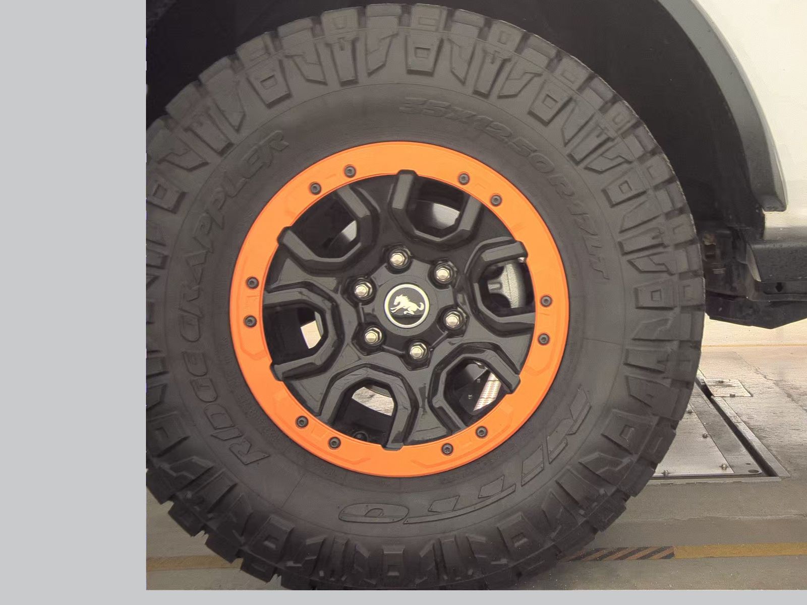 FORD BRONCO - 10