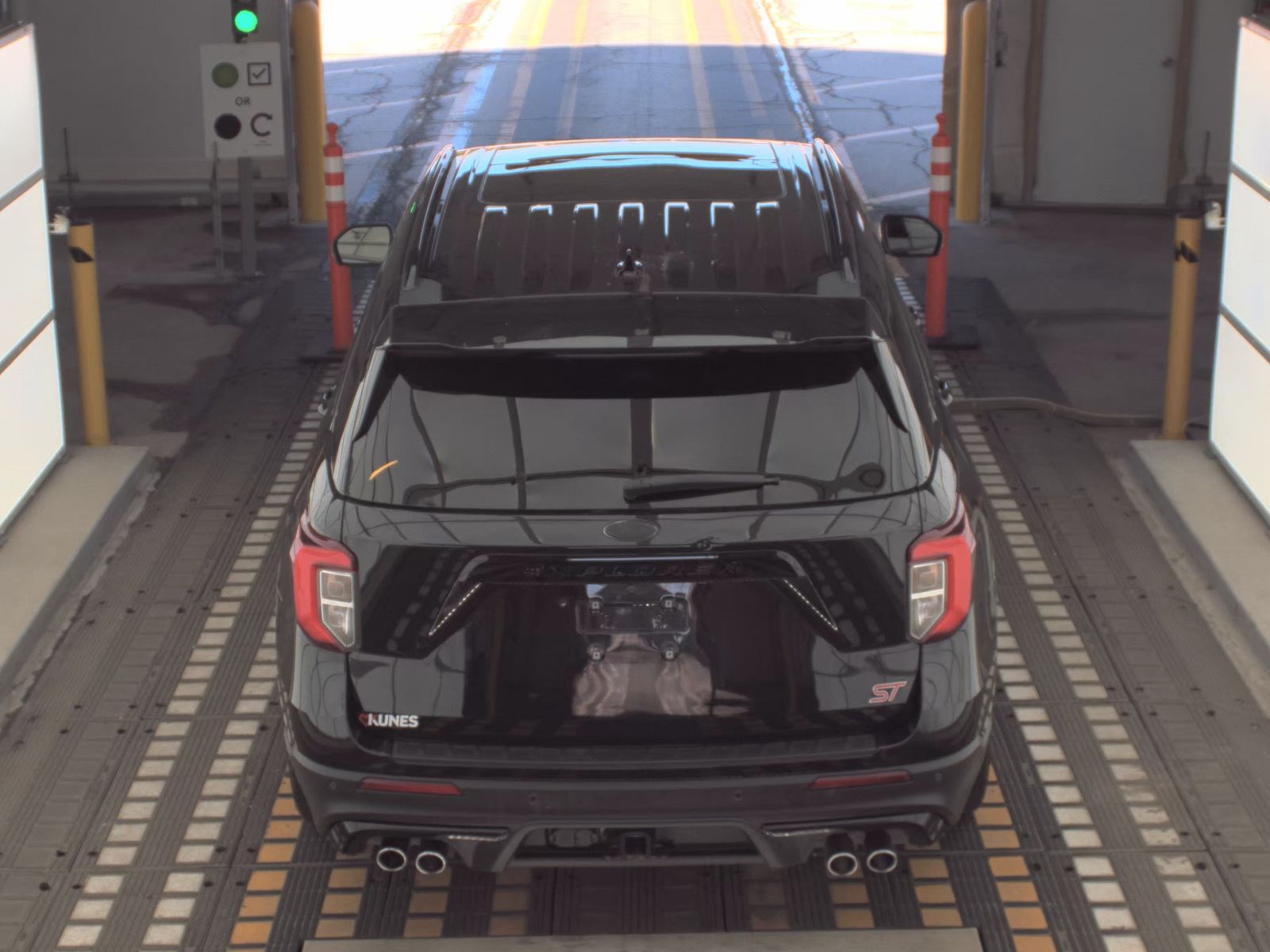 FORD EXPLORER - 7