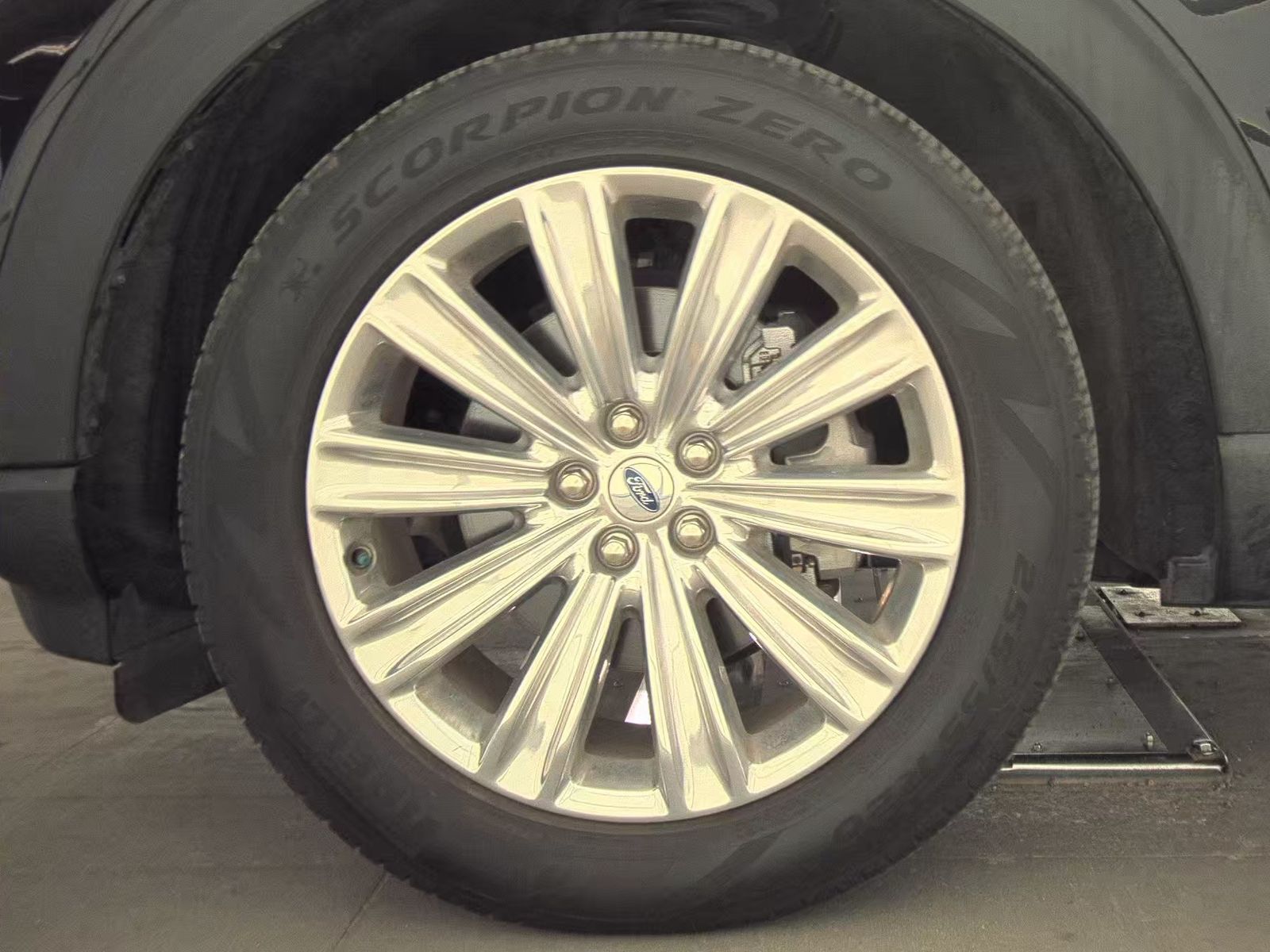 FORD EXPLORER - 10