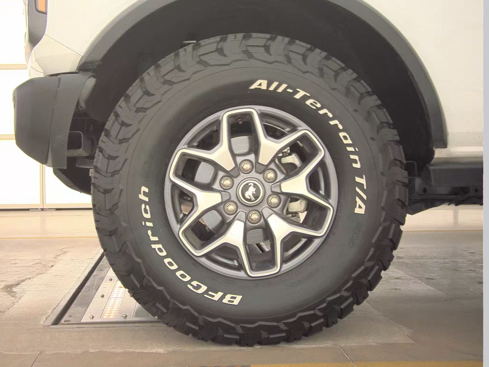 FORD BRONCO - 10