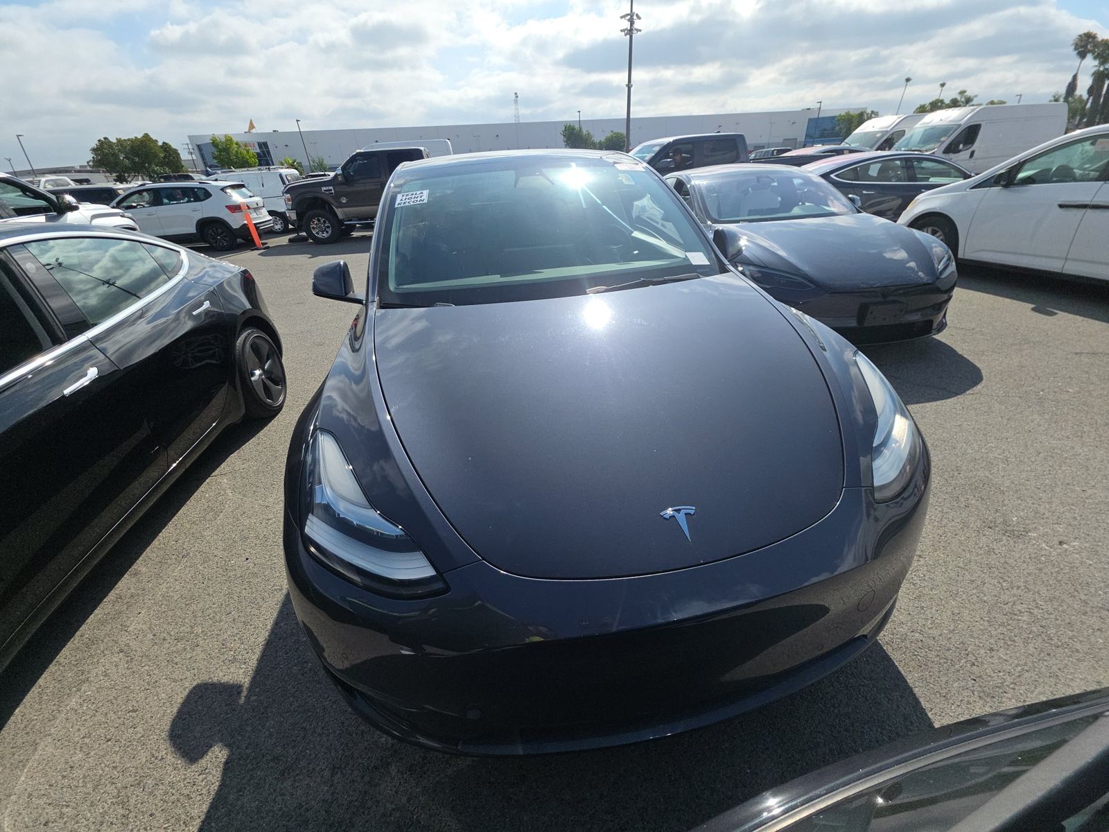 TESLA MODEL Y - 3