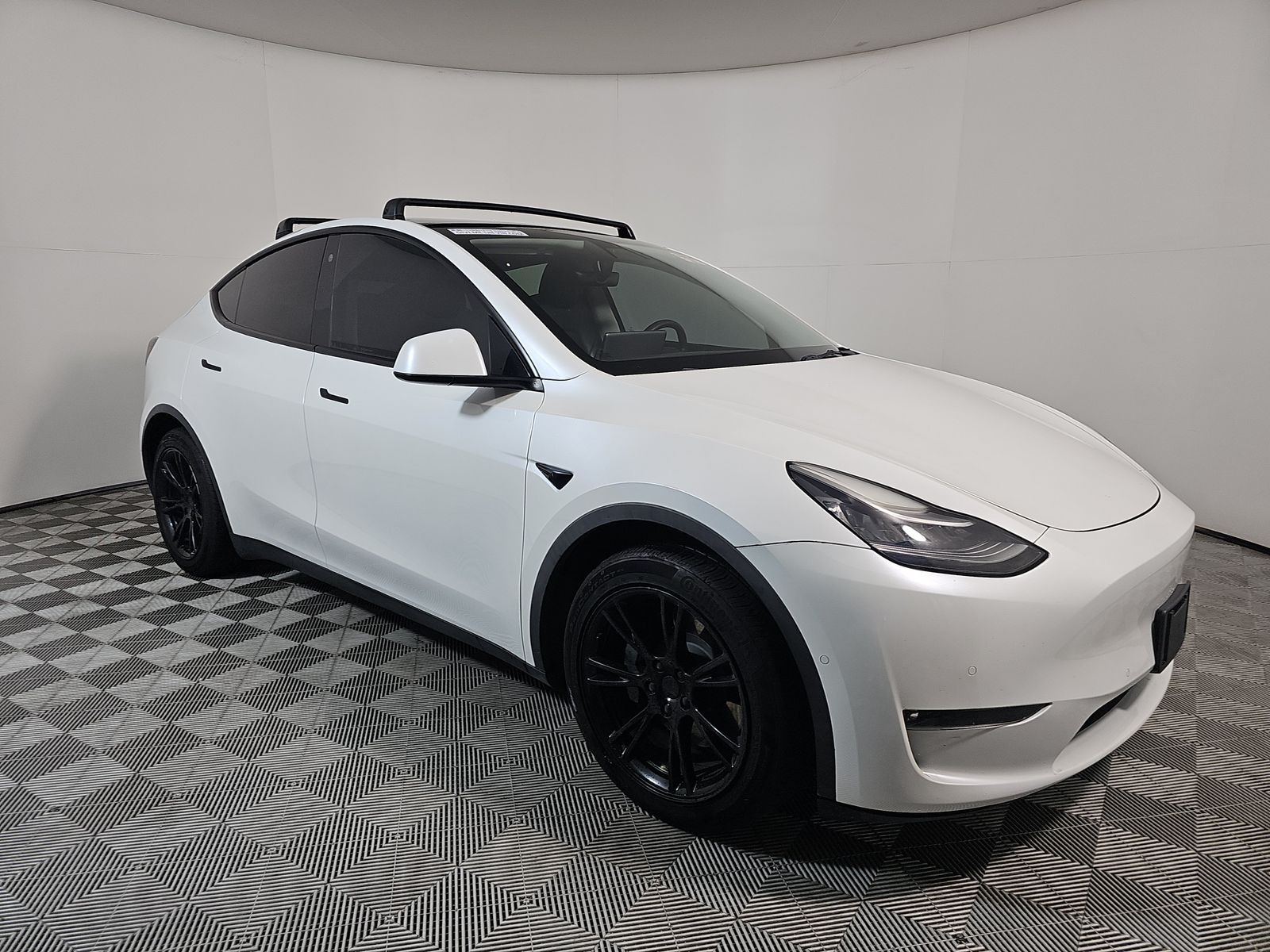 TESLA MODEL Y - 4