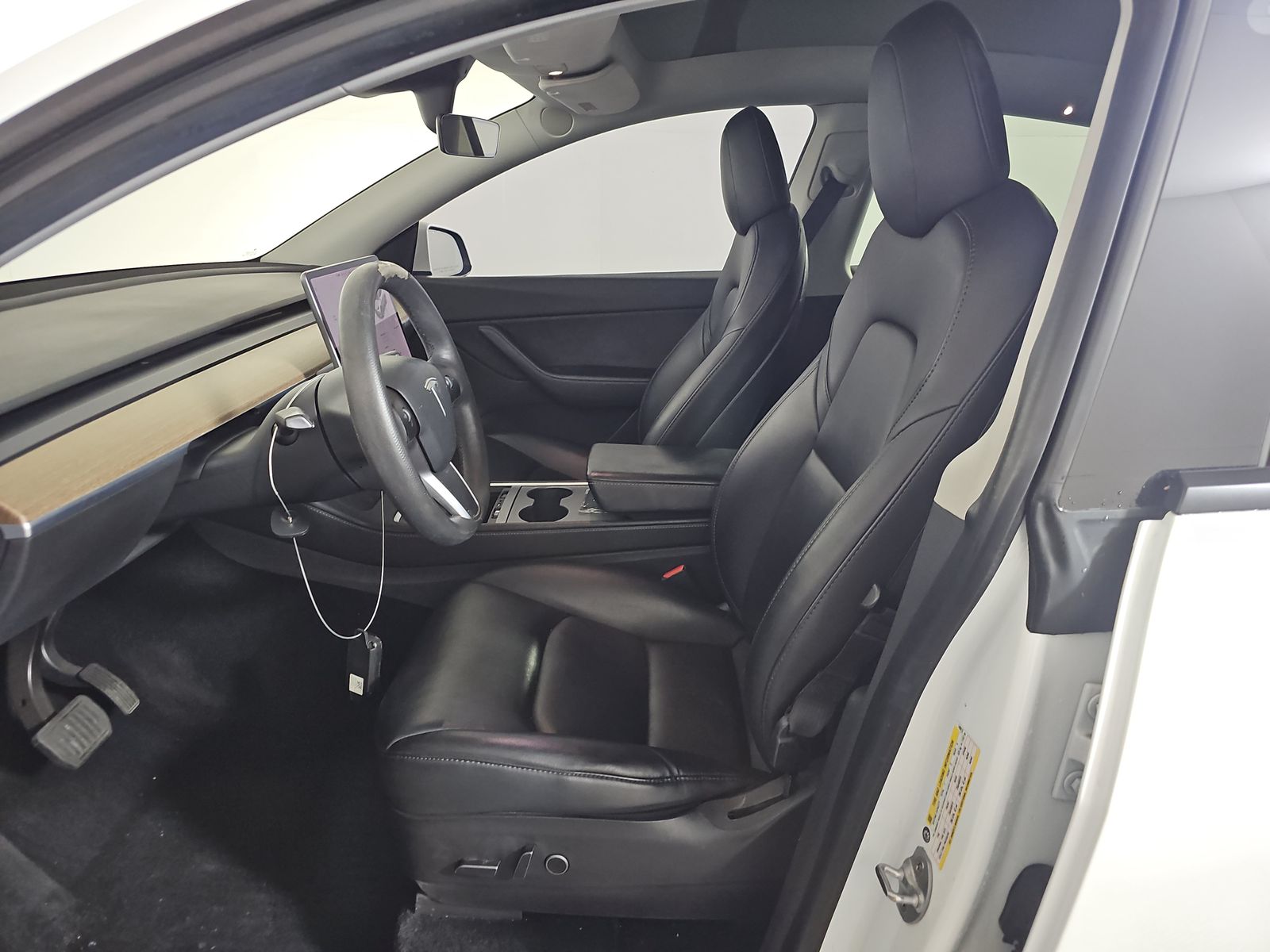 TESLA MODEL Y - 8