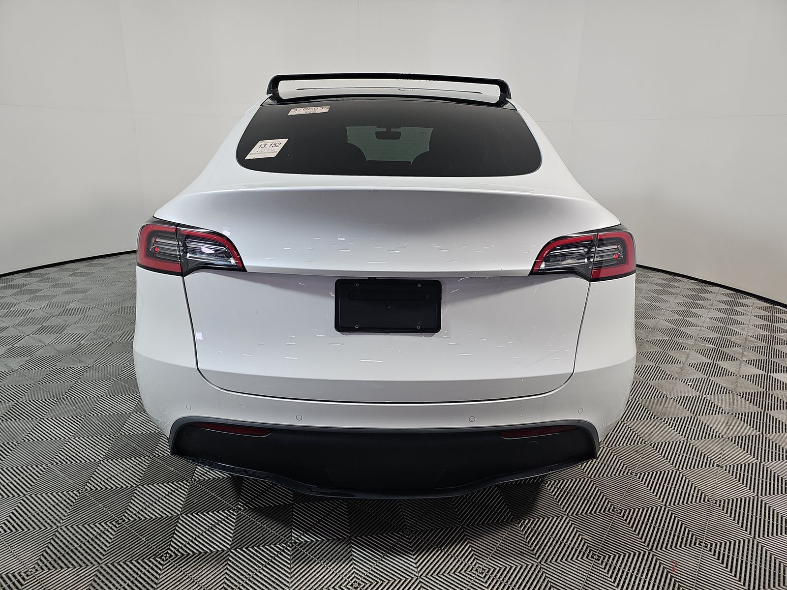 TESLA MODEL Y - 6