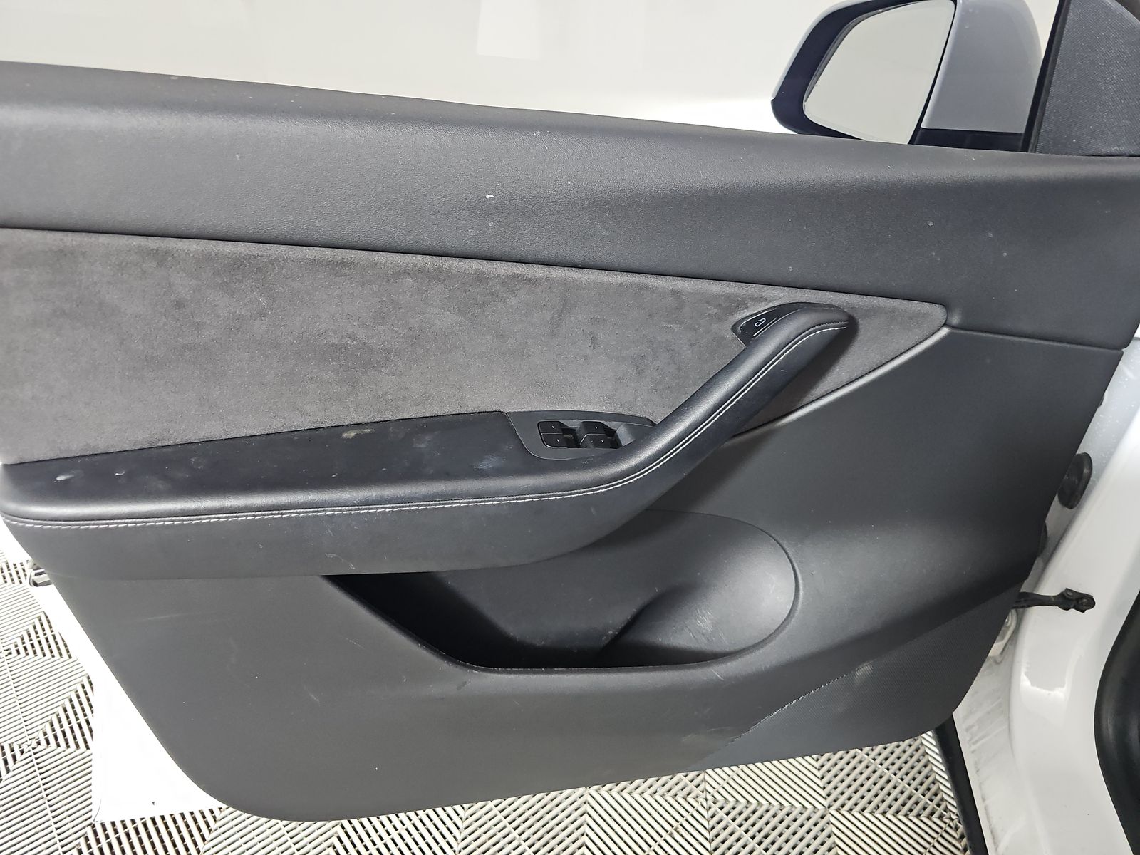 TESLA MODEL Y - 10