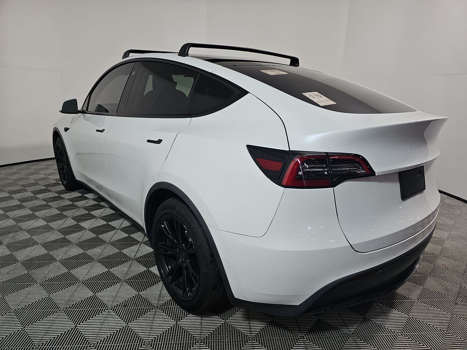 TESLA MODEL Y - 7