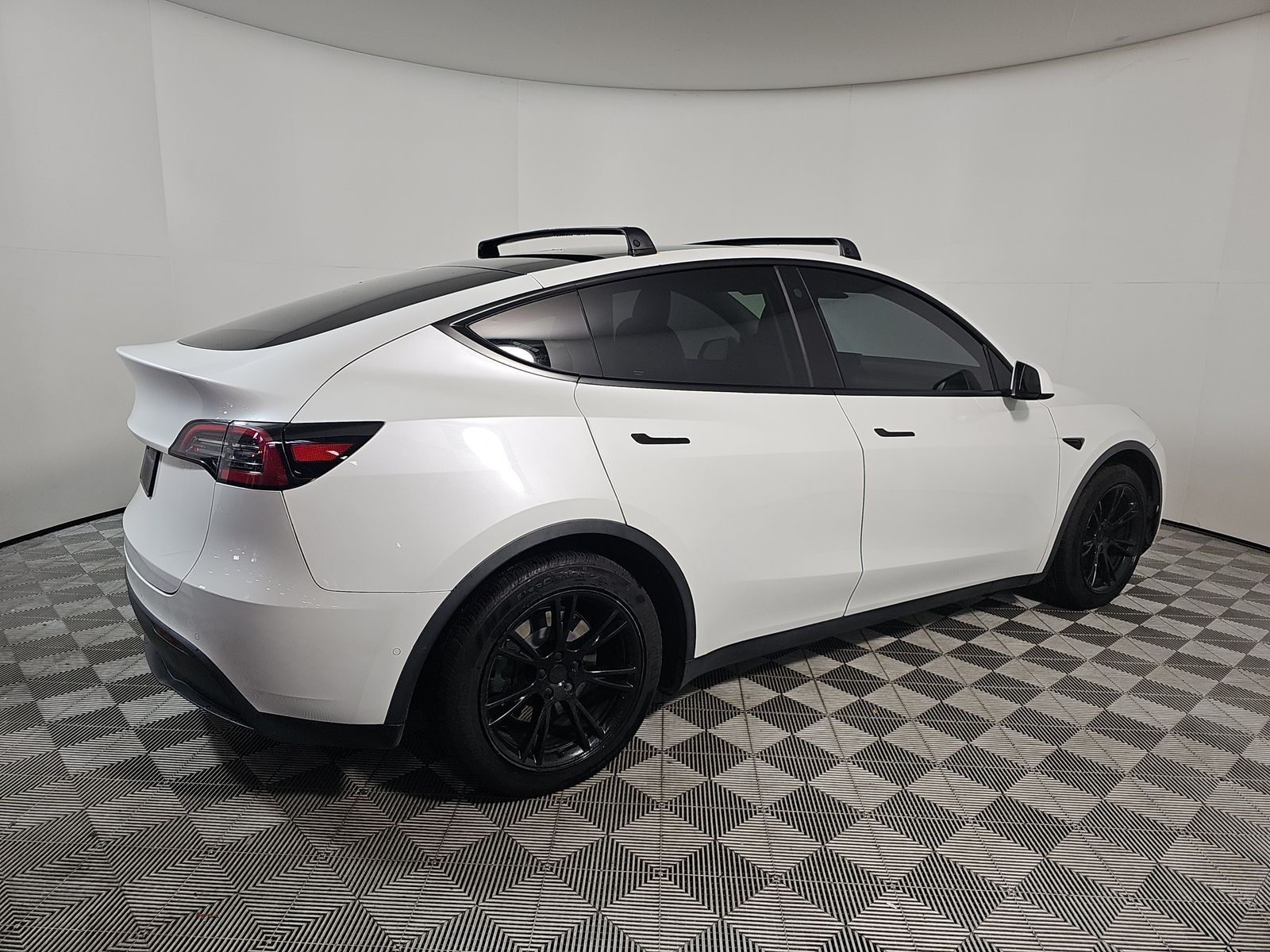 TESLA MODEL Y - 5