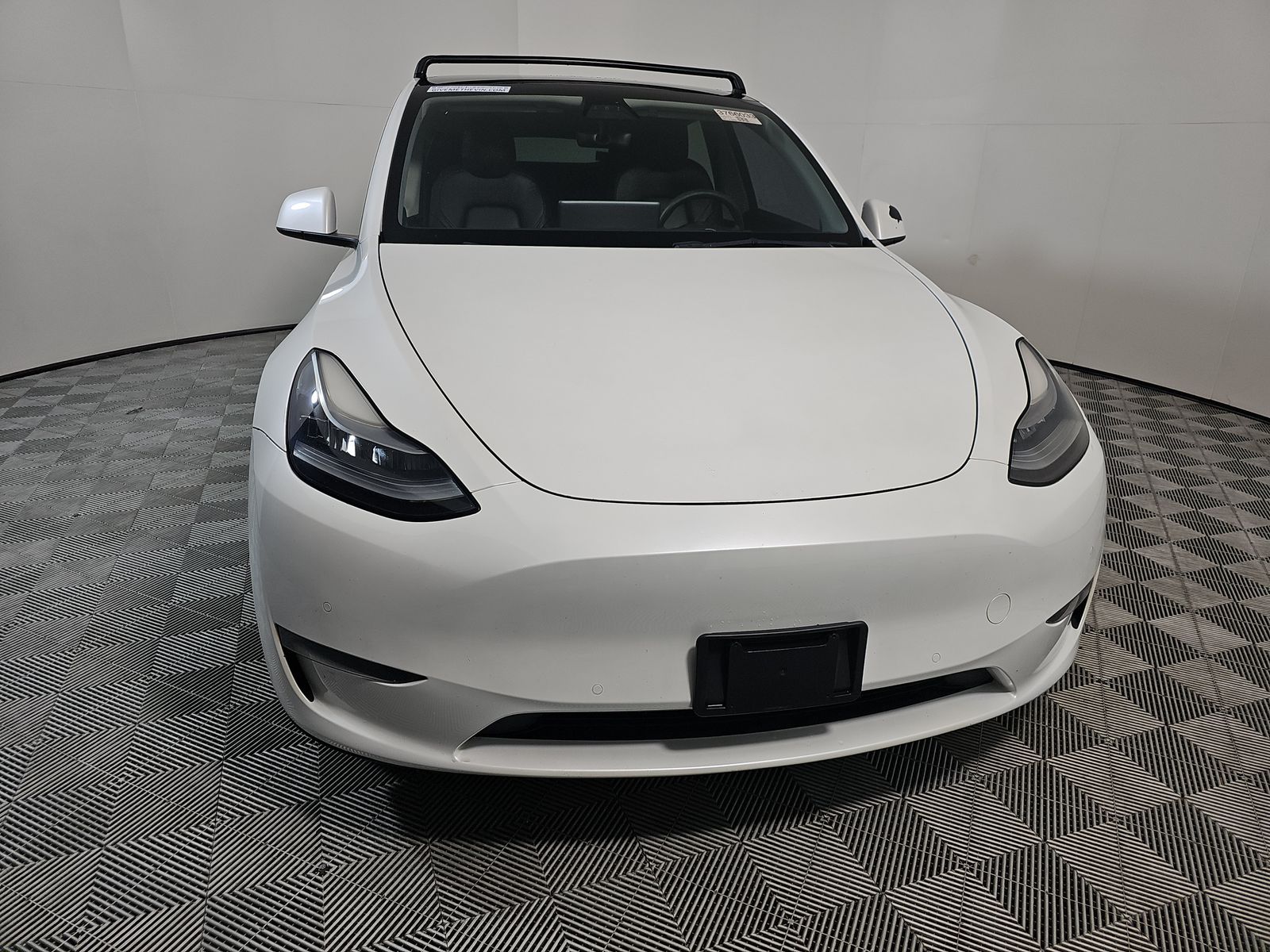 TESLA MODEL Y - 3