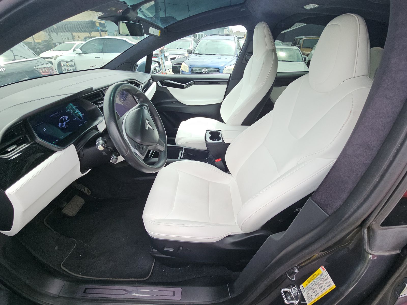 TESLA MODEL X - 8