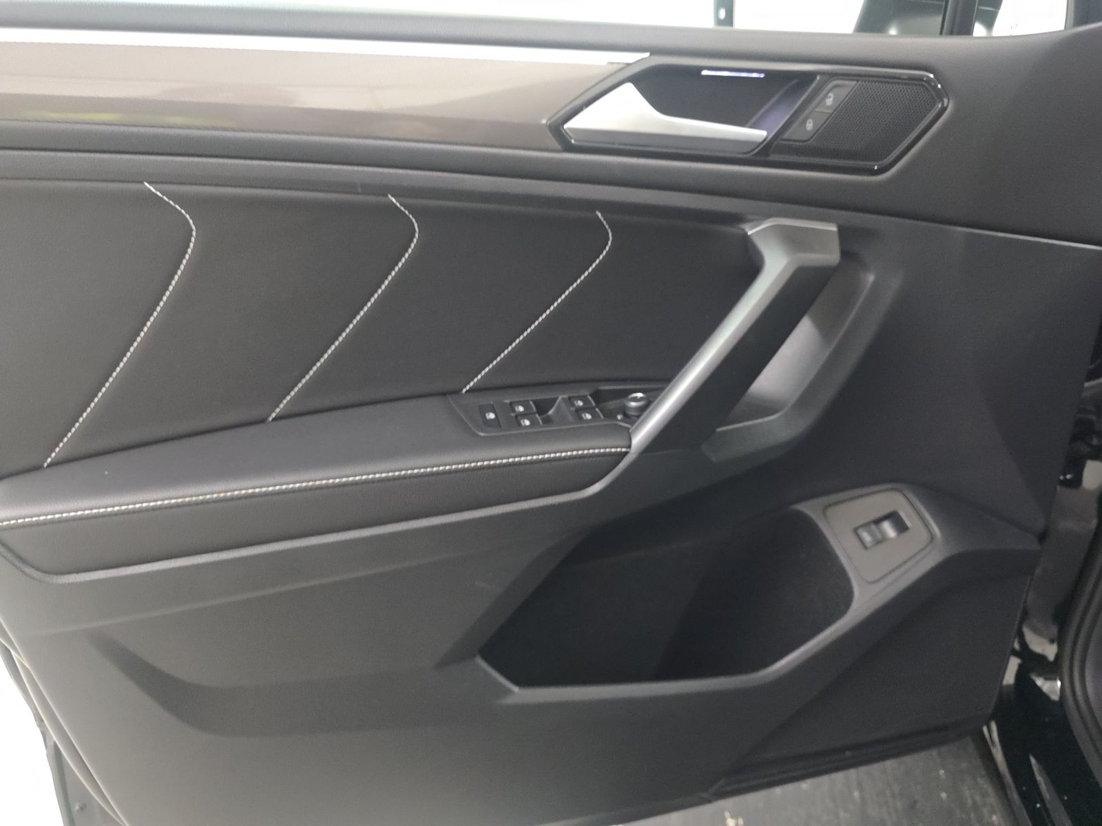 2023 Volkswagen Tiguan 2.0T SE R-Line Black FWD