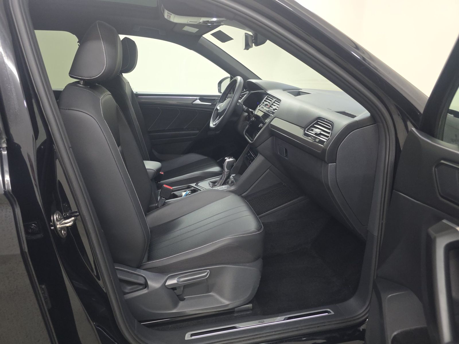 2023 Volkswagen Tiguan 2.0T SE R-Line Black FWD
