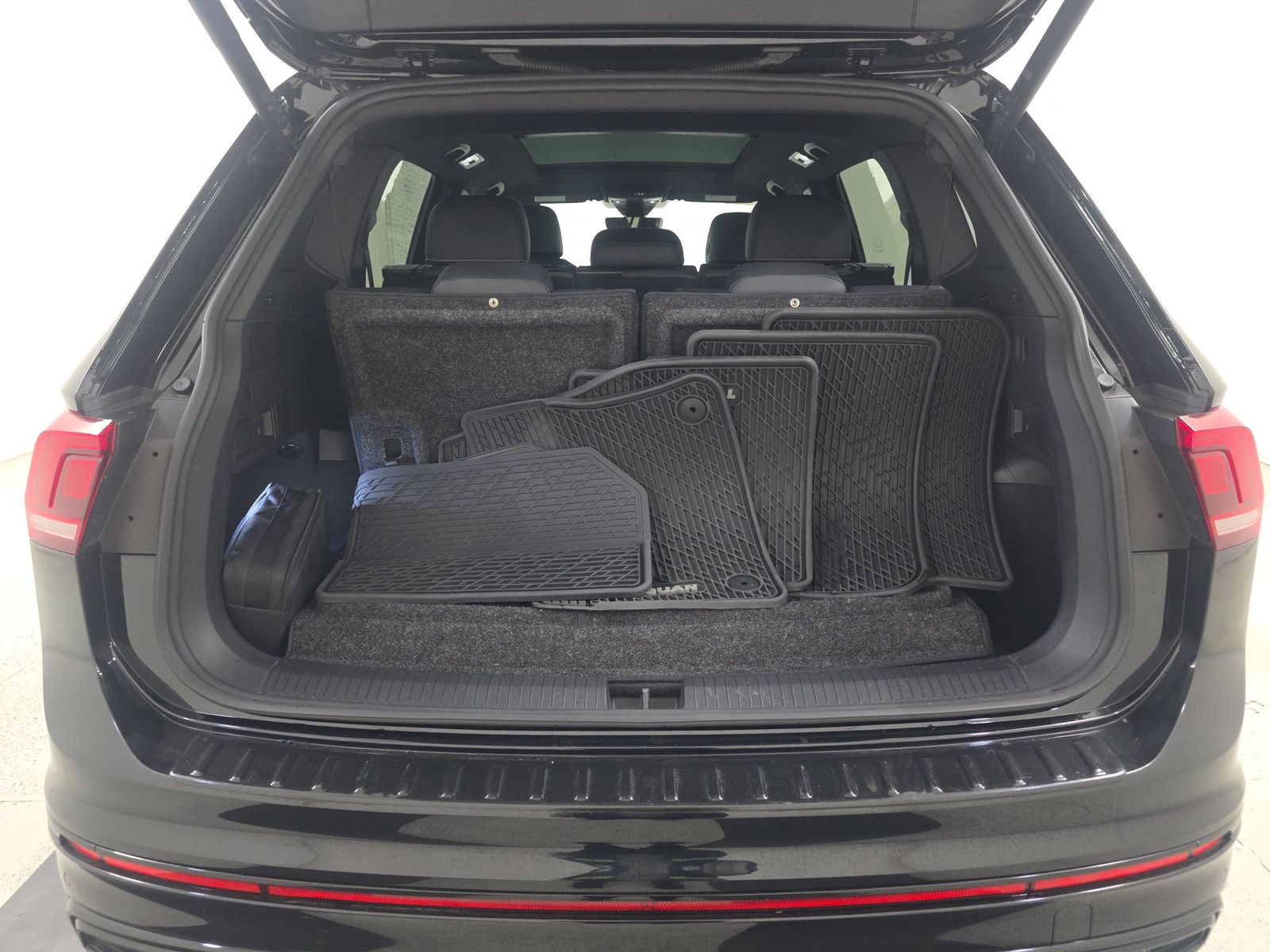 2023 Volkswagen Tiguan 2.0T SE R-Line Black FWD