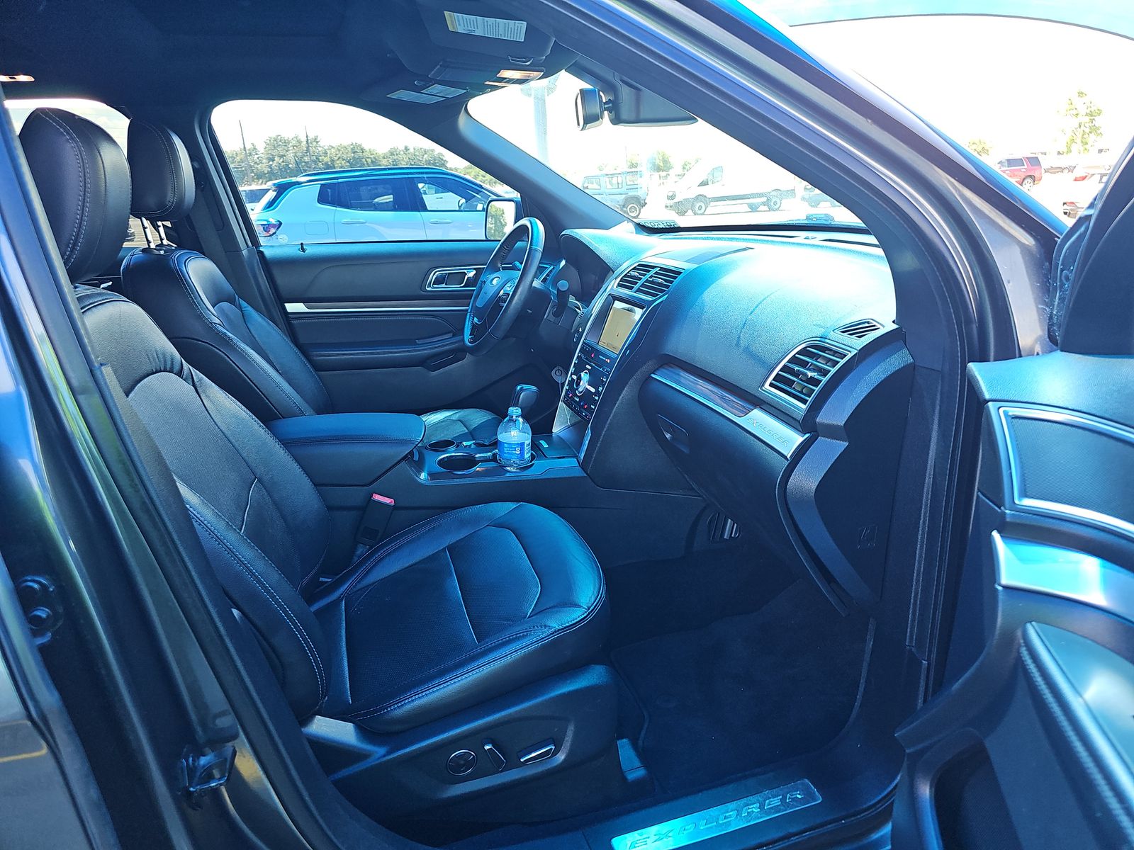 FORD EXPLORER - 9