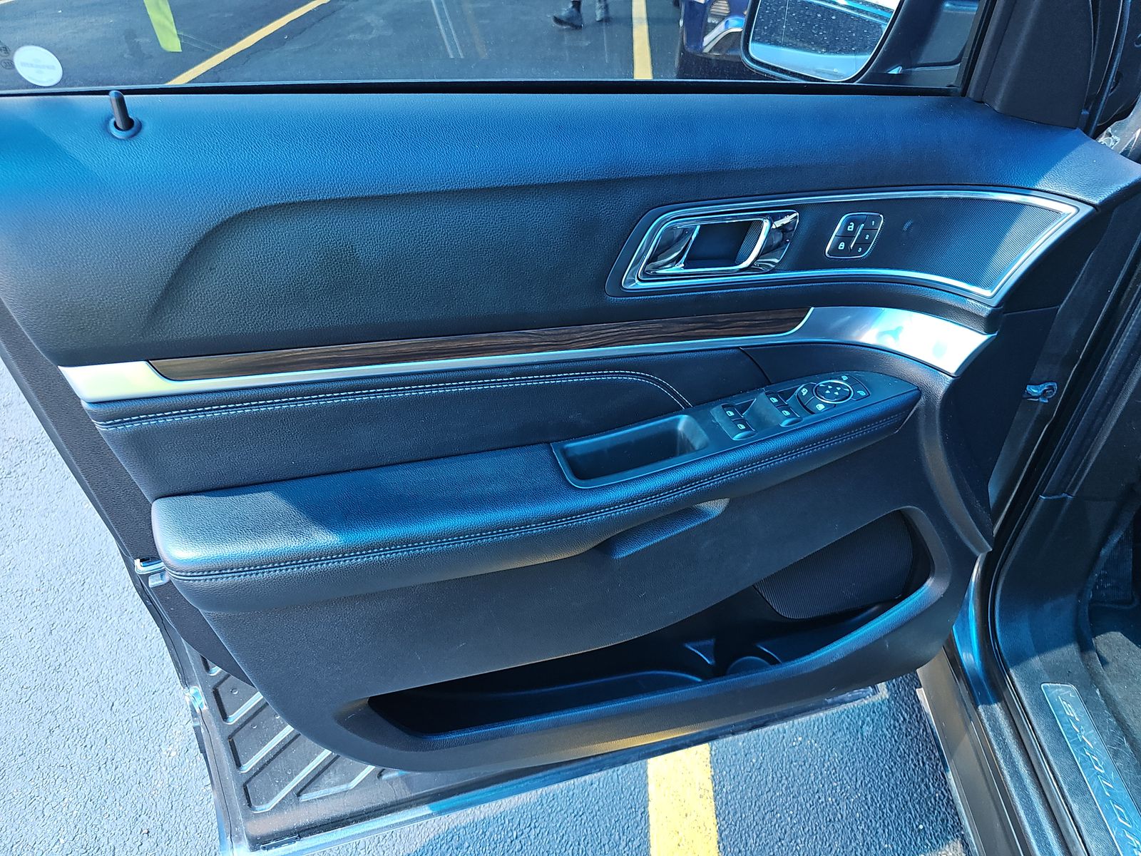 FORD EXPLORER - 10