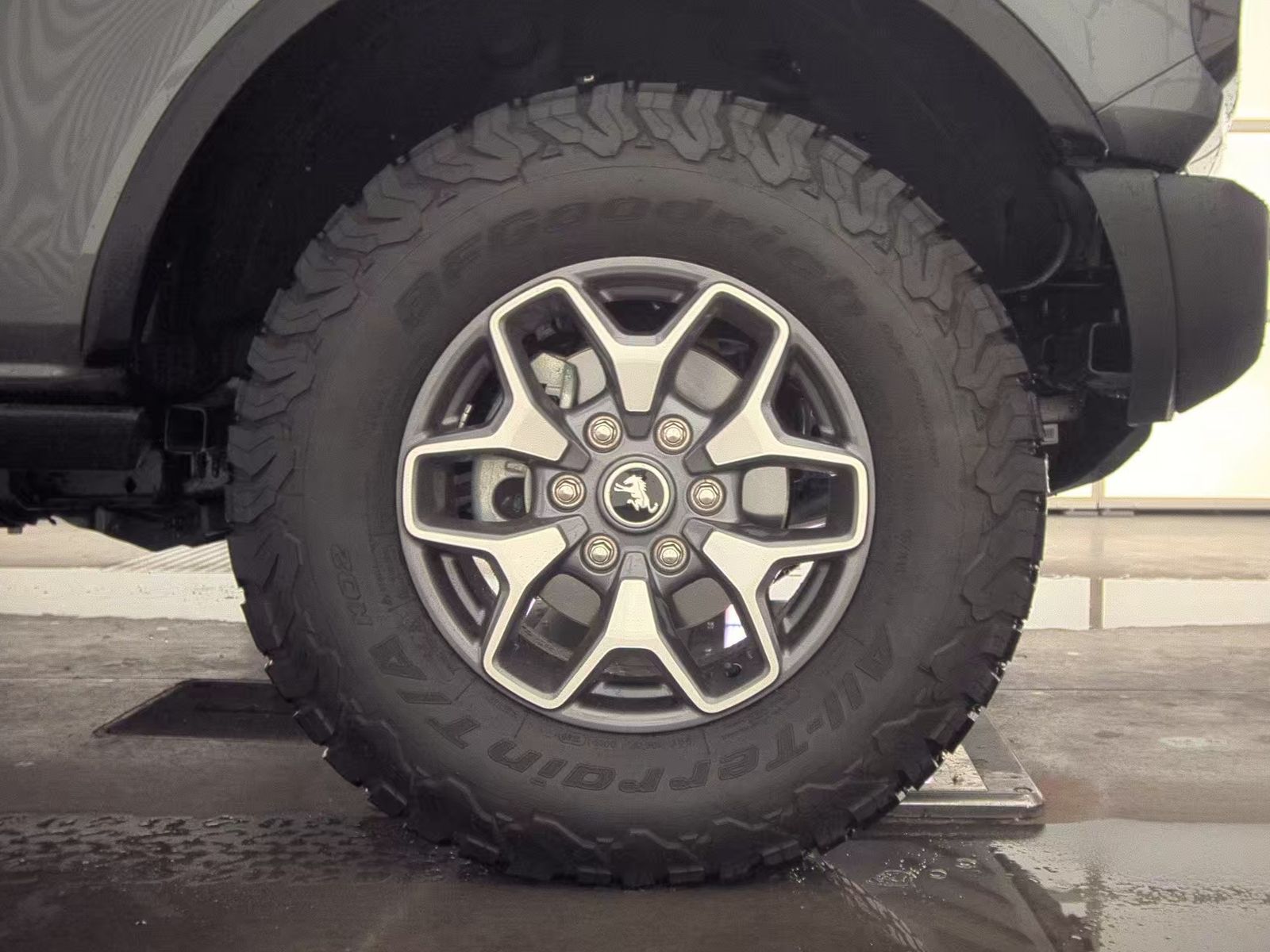 FORD BRONCO - 10