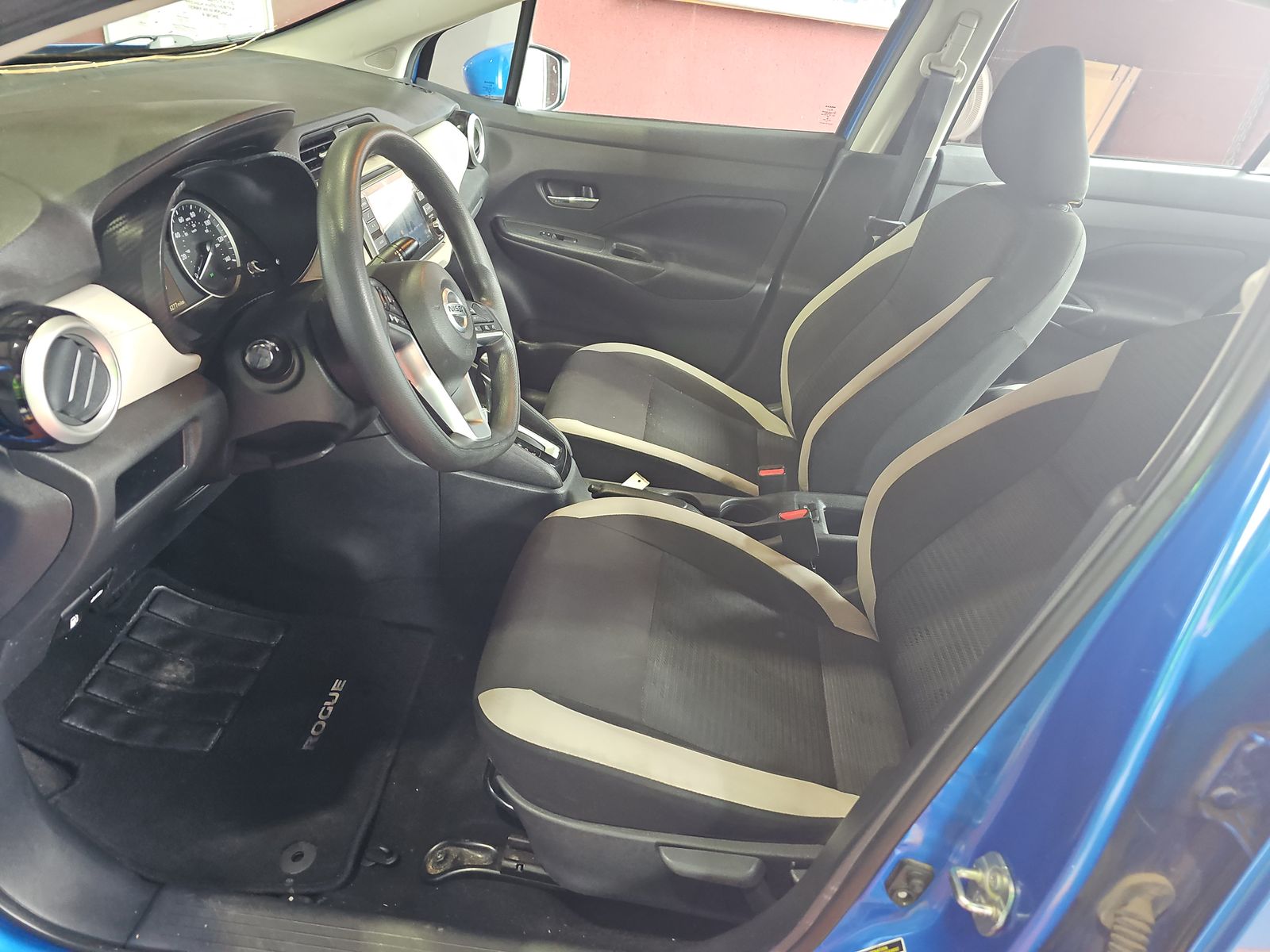 NISSAN VERSA - 8