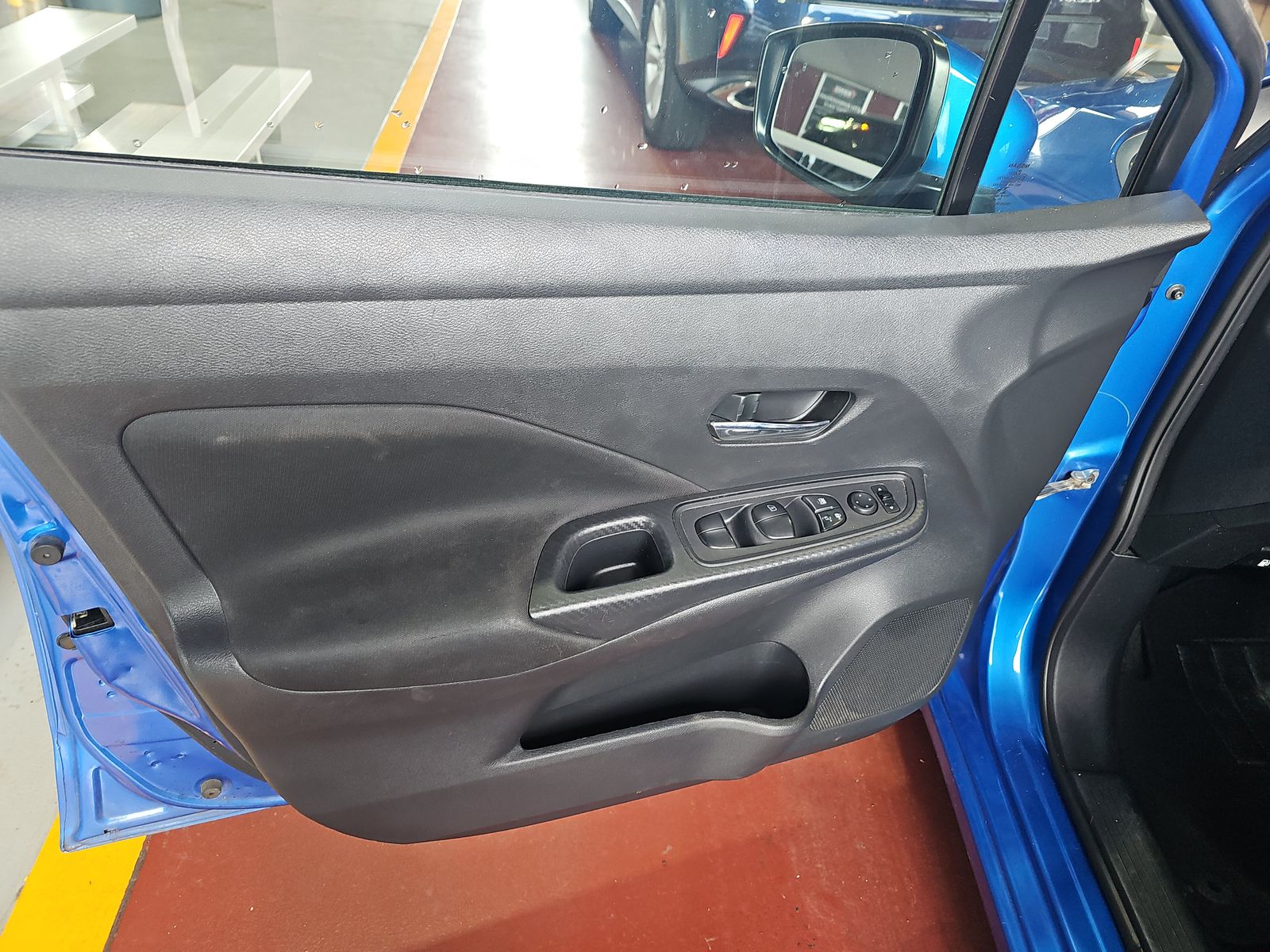 NISSAN VERSA - 10