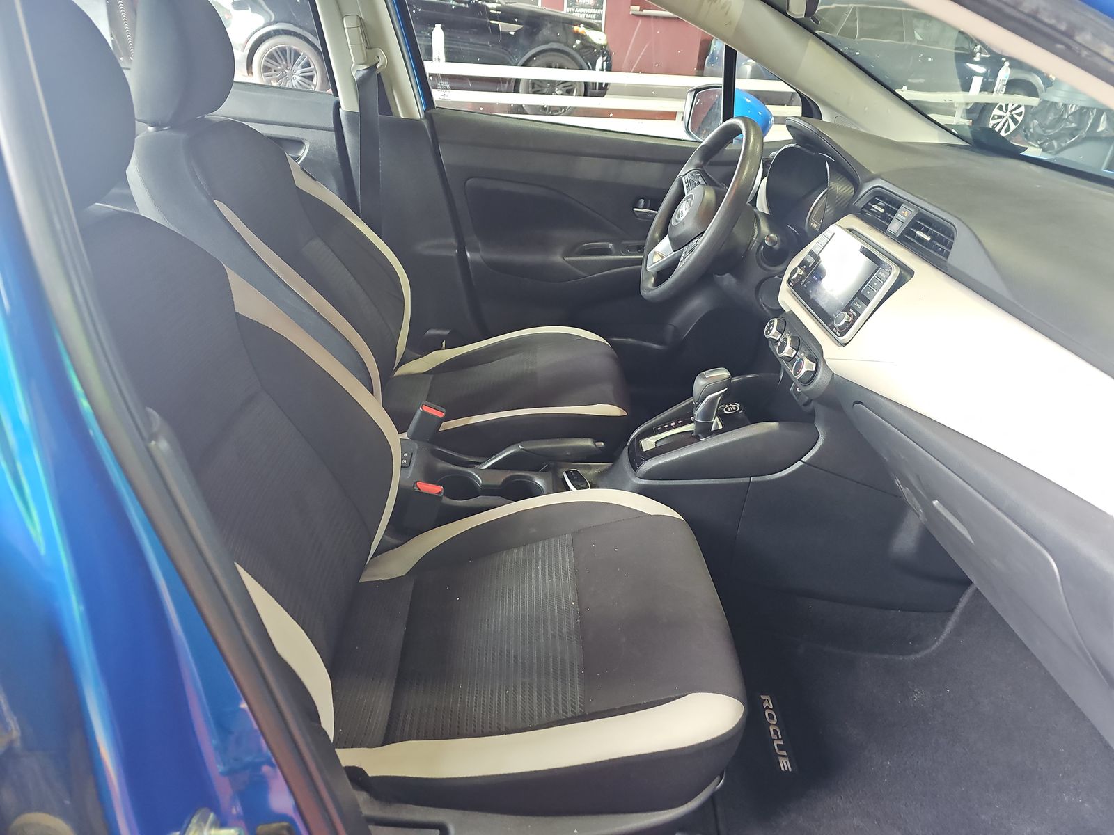 NISSAN VERSA - 9