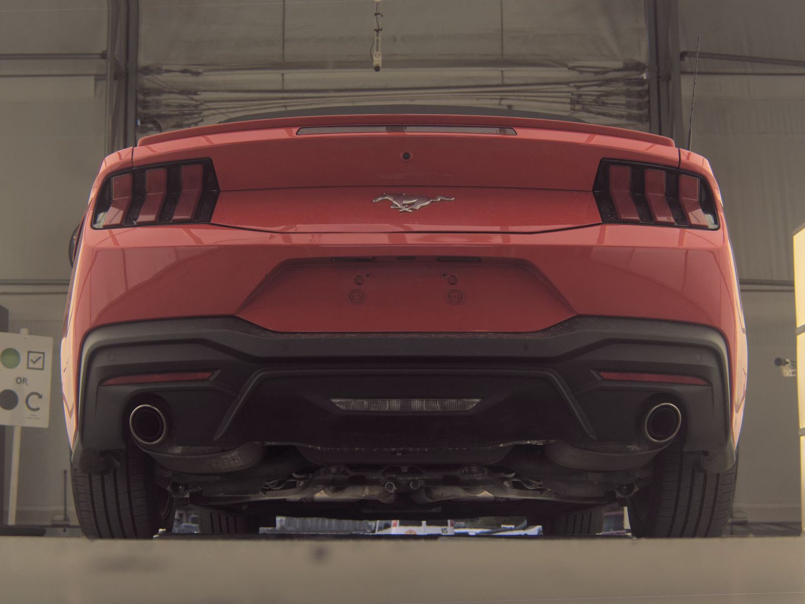 FORD MUSTANG - 8