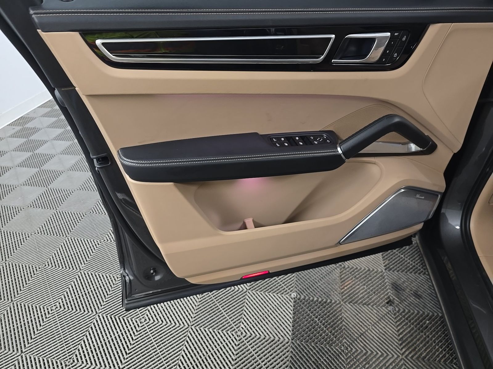 PORSCHE CAYENNE - 10