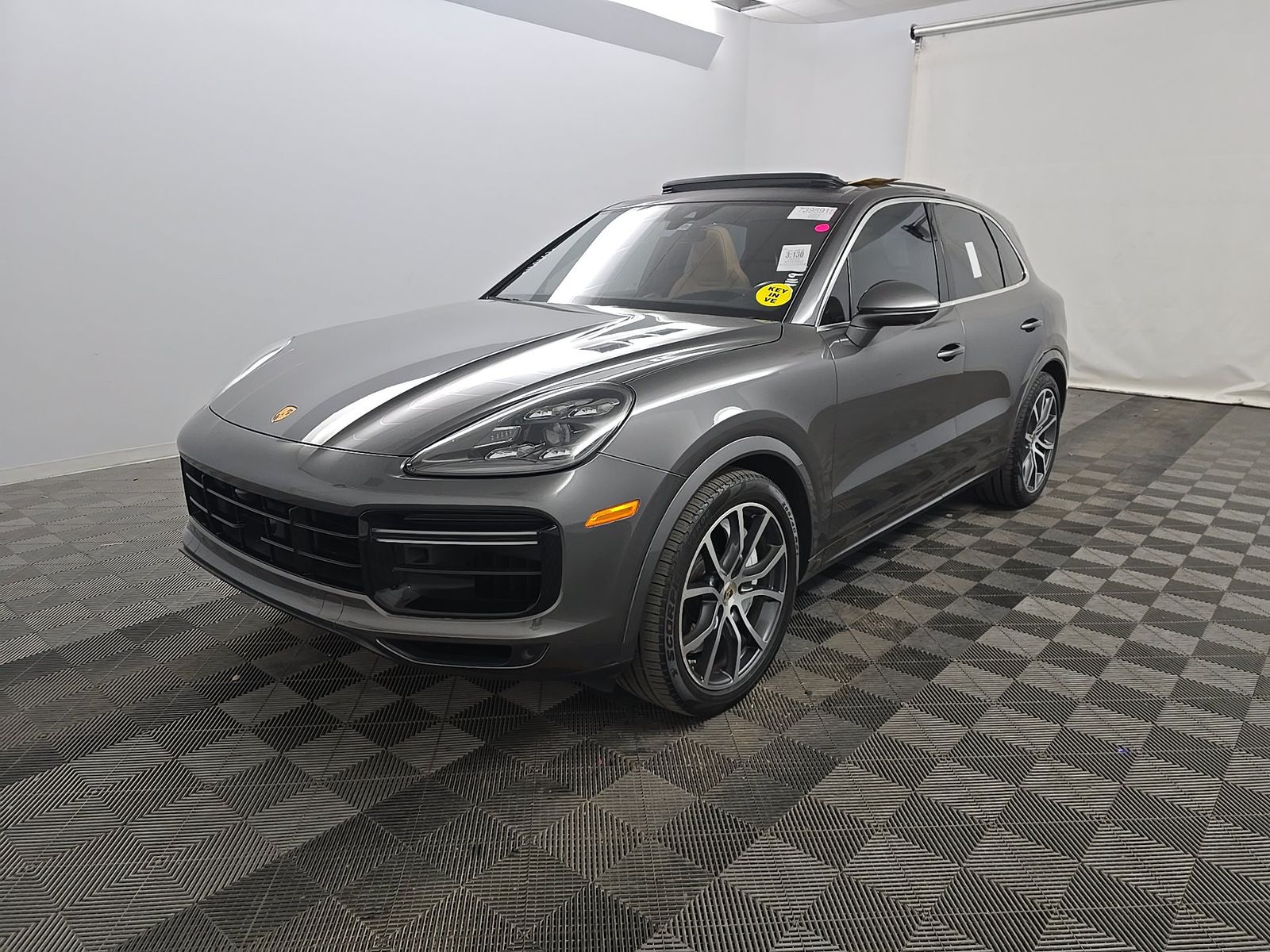 PORSCHE CAYENNE - 1