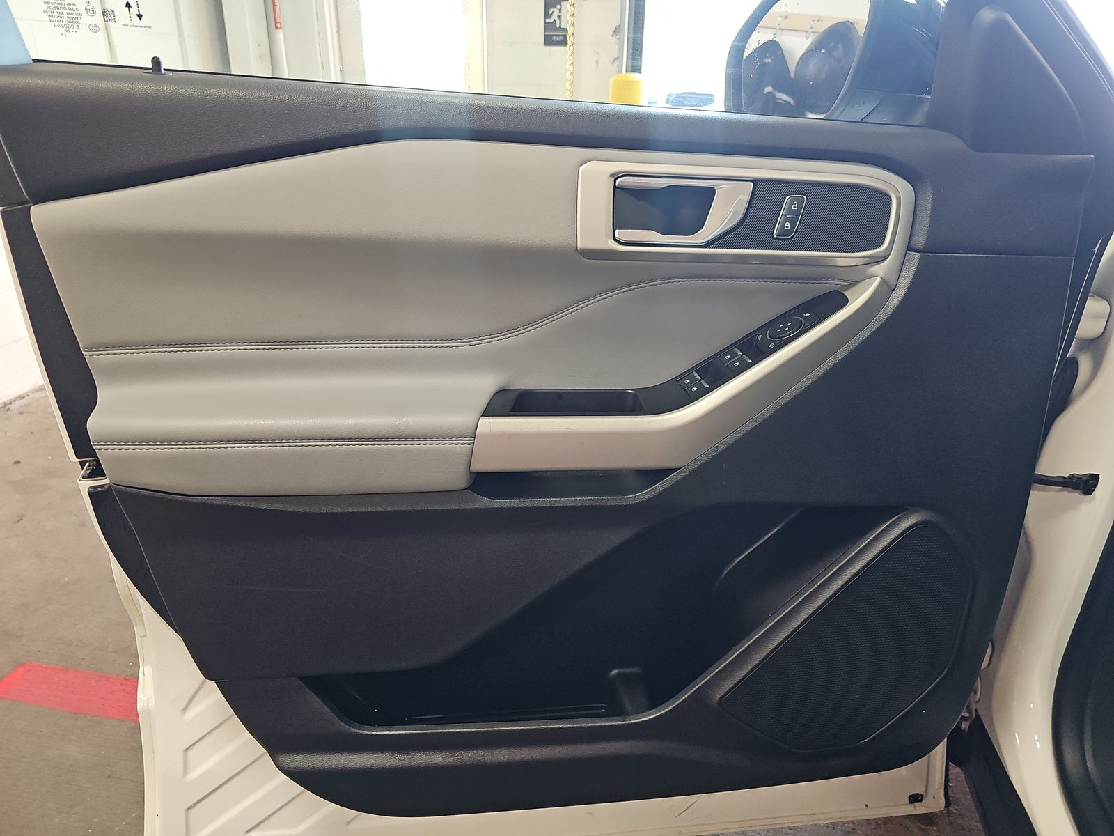 FORD EXPLORER - 4