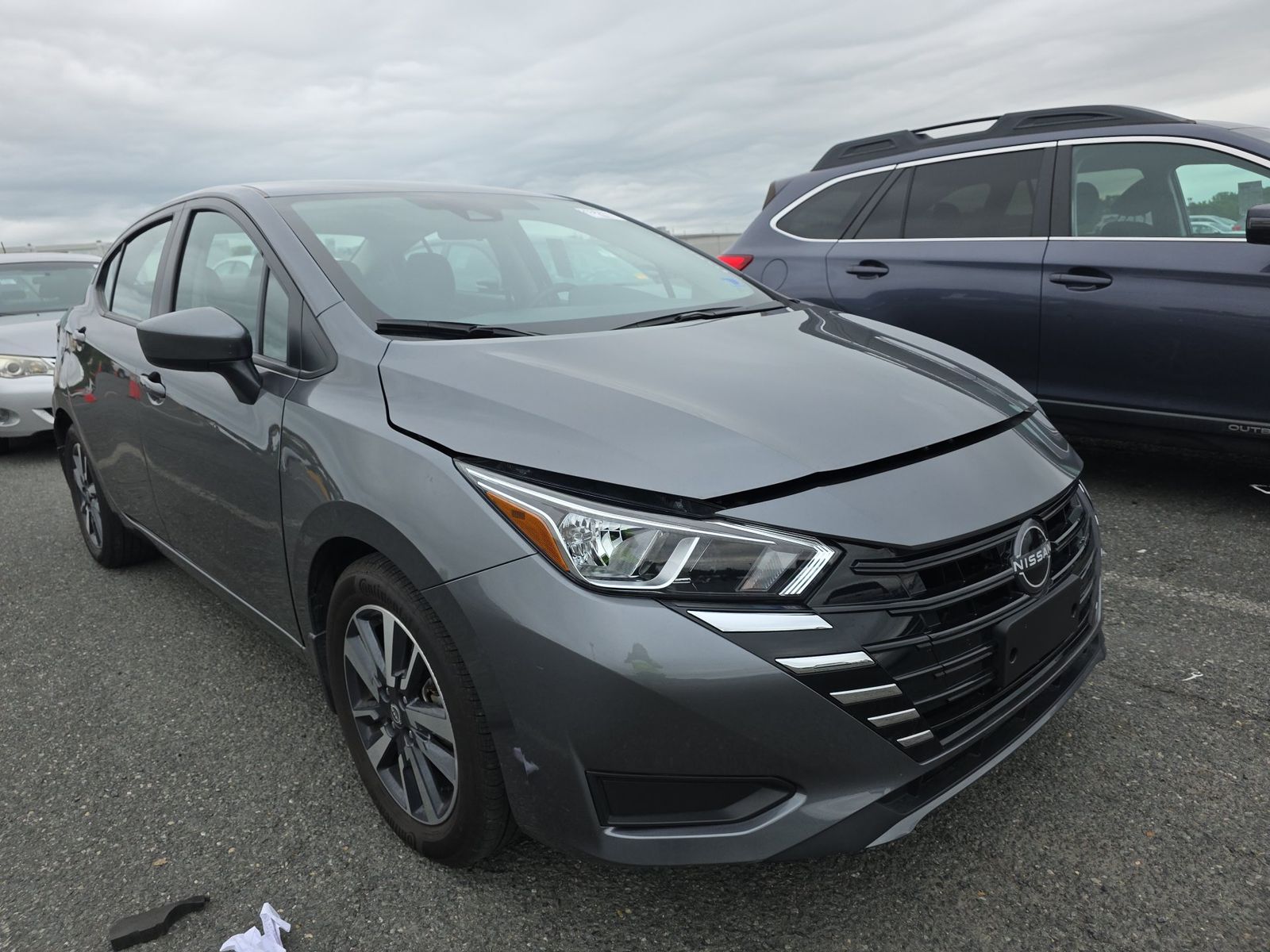 NISSAN VERSA - 4