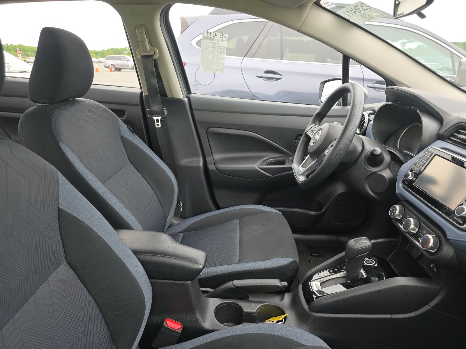 NISSAN VERSA - 9