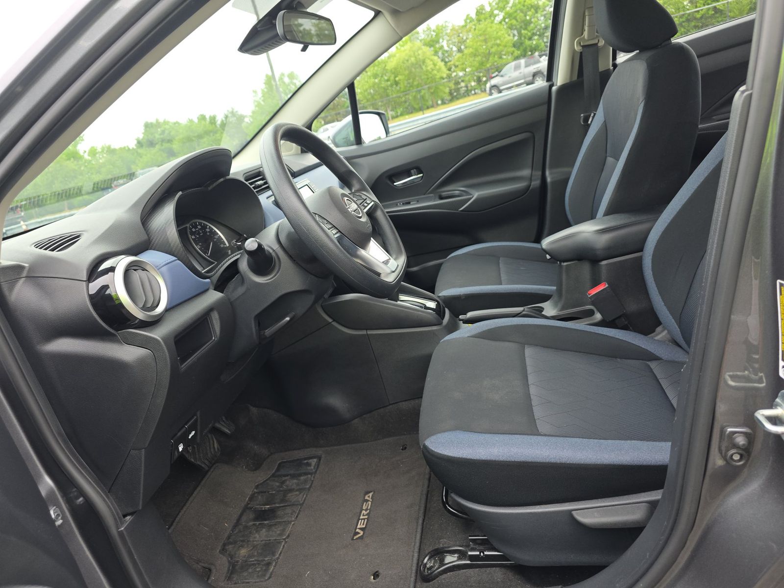 NISSAN VERSA - 8