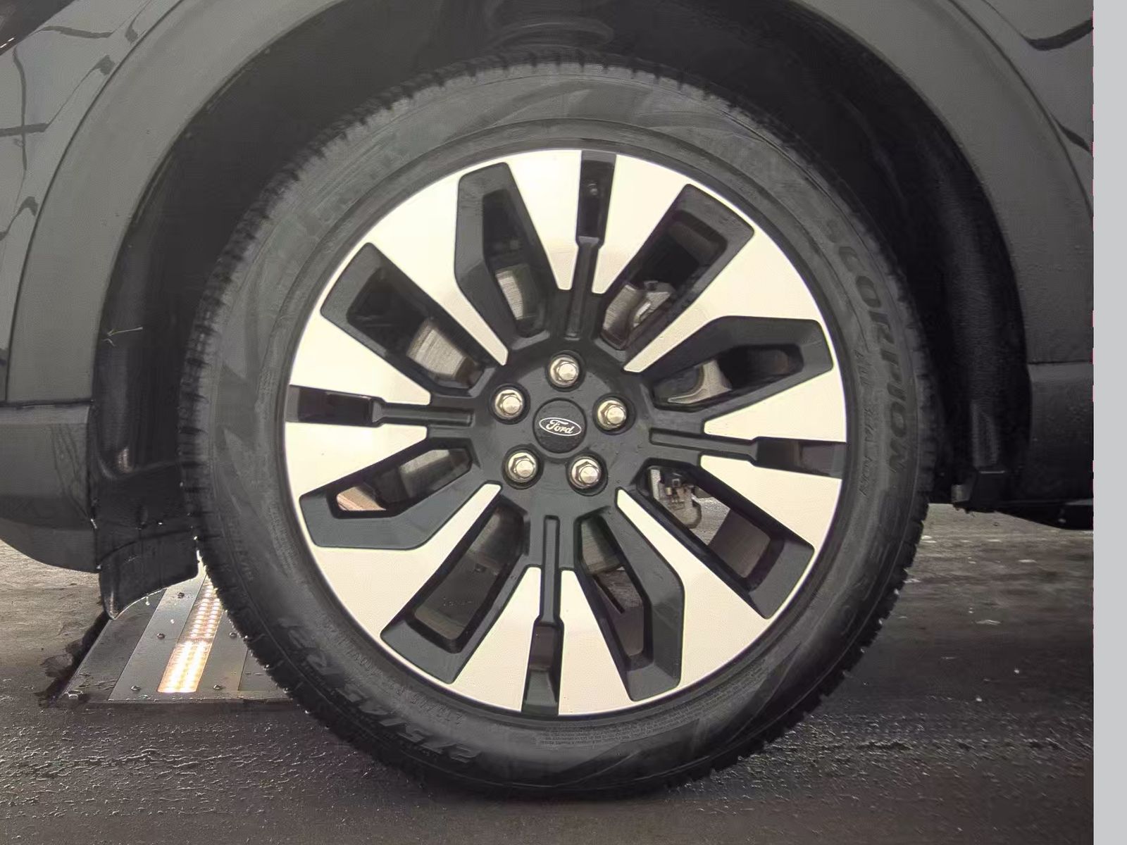 FORD EXPLORER - 10