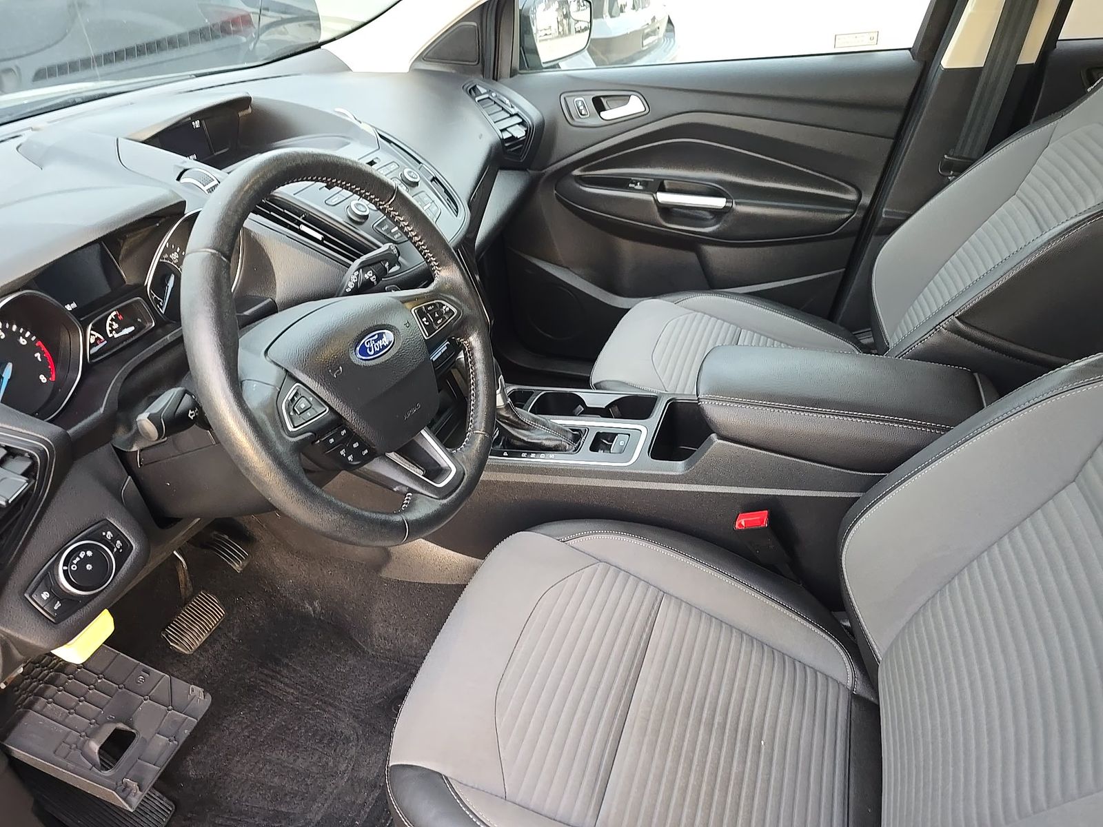 FORD ESCAPE - 8