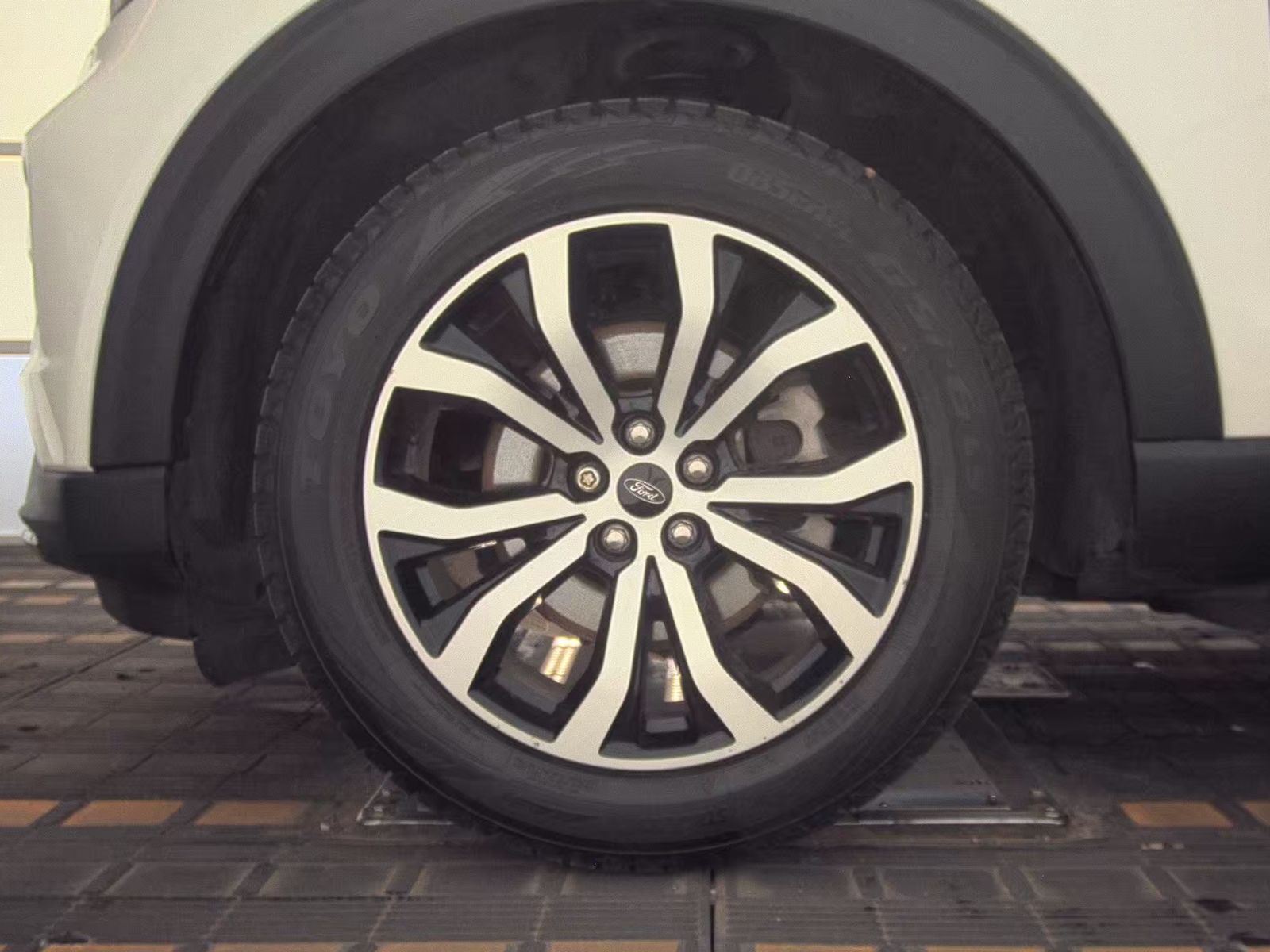 FORD EXPLORER - 10