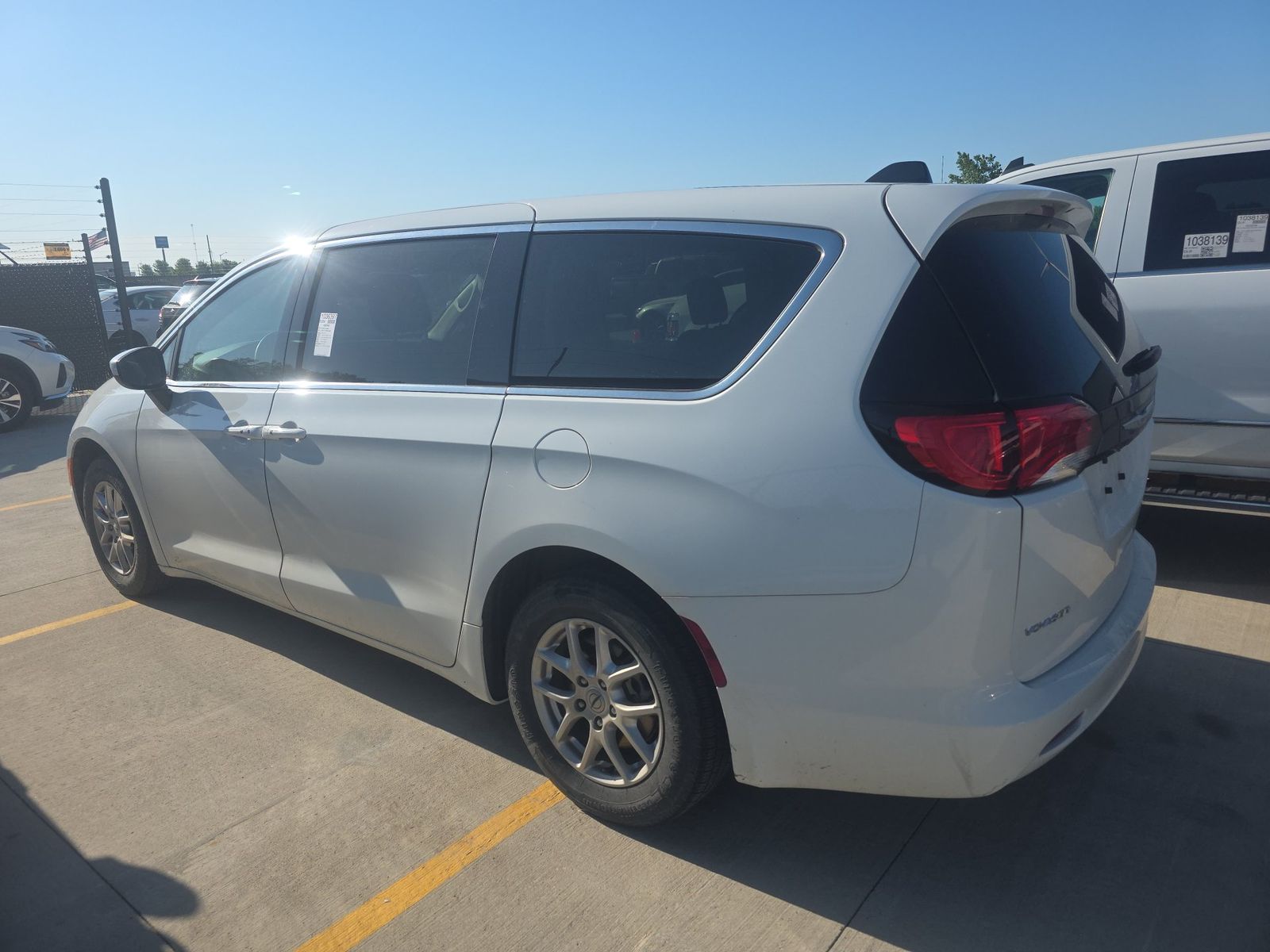 CHRYSLER VOYAGER - 7