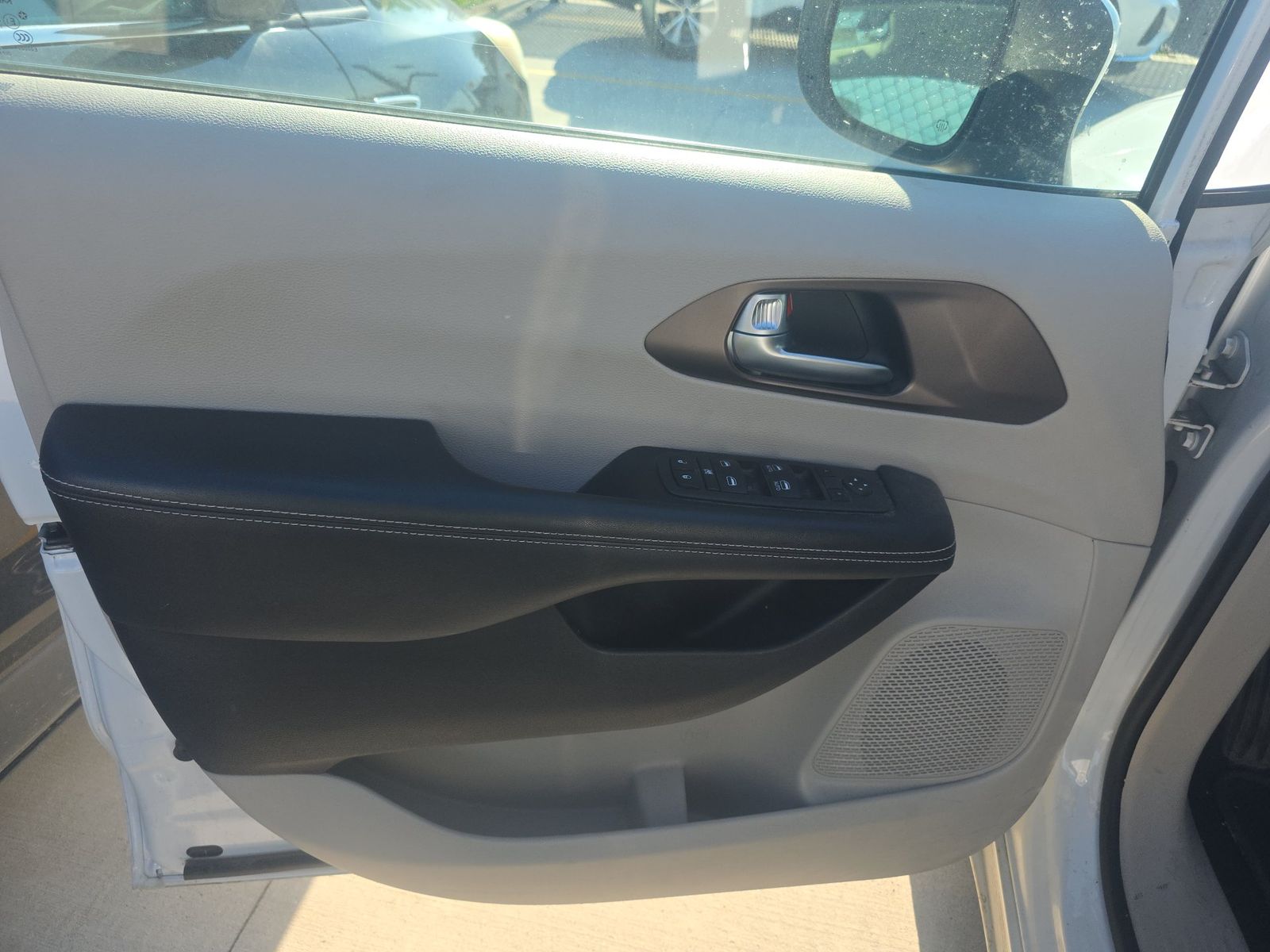CHRYSLER VOYAGER - 10