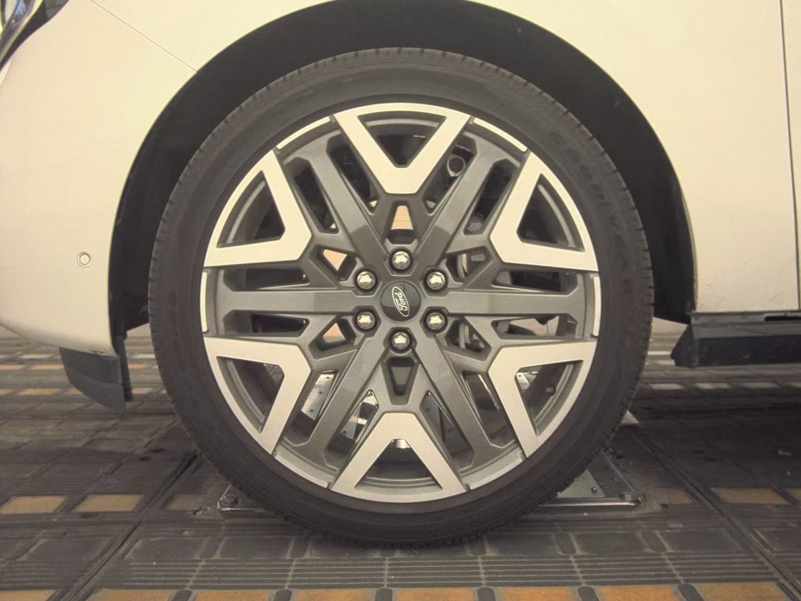 FORD EXPEDITION - 10
