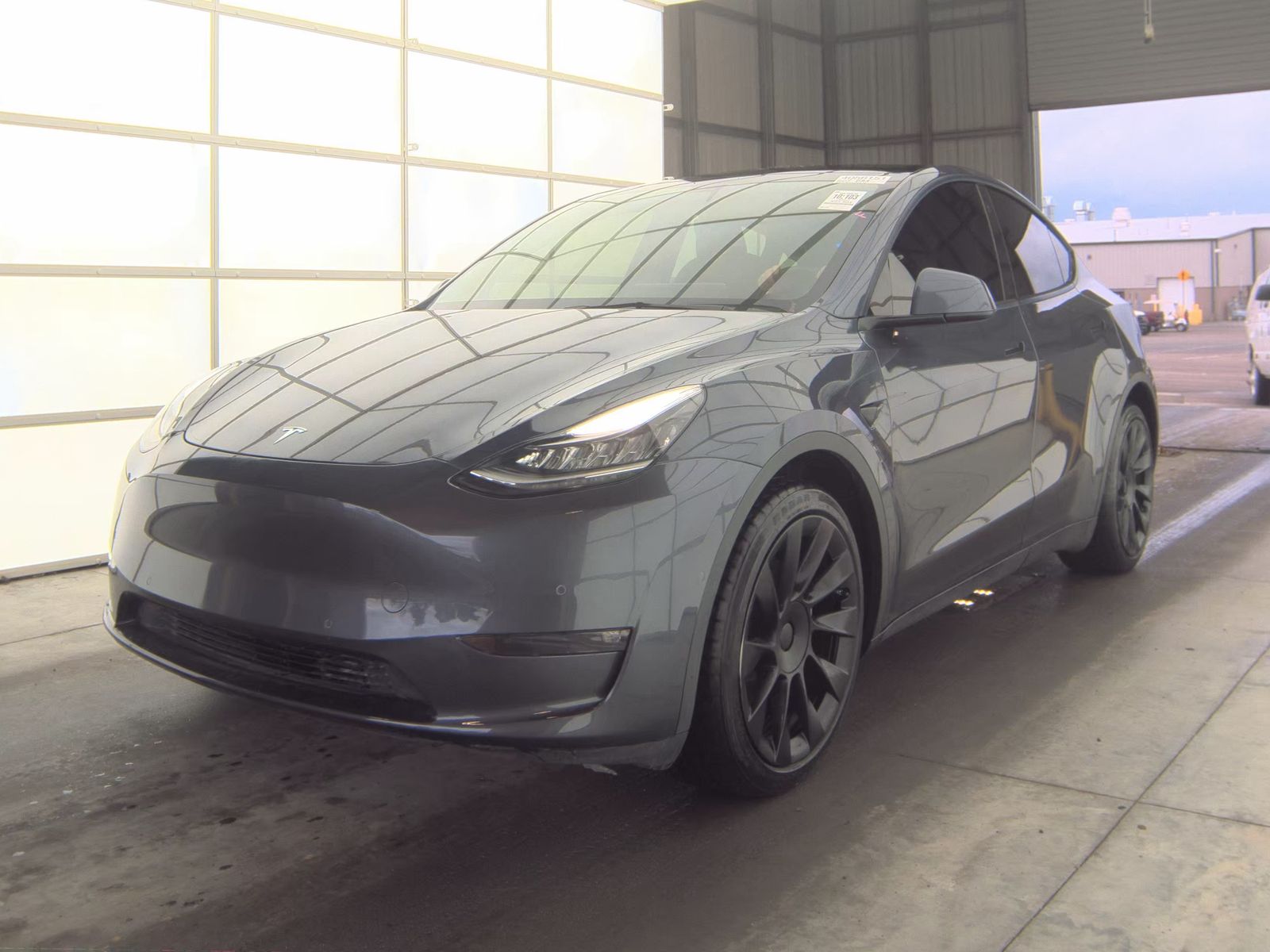TESLA MODEL Y - 1