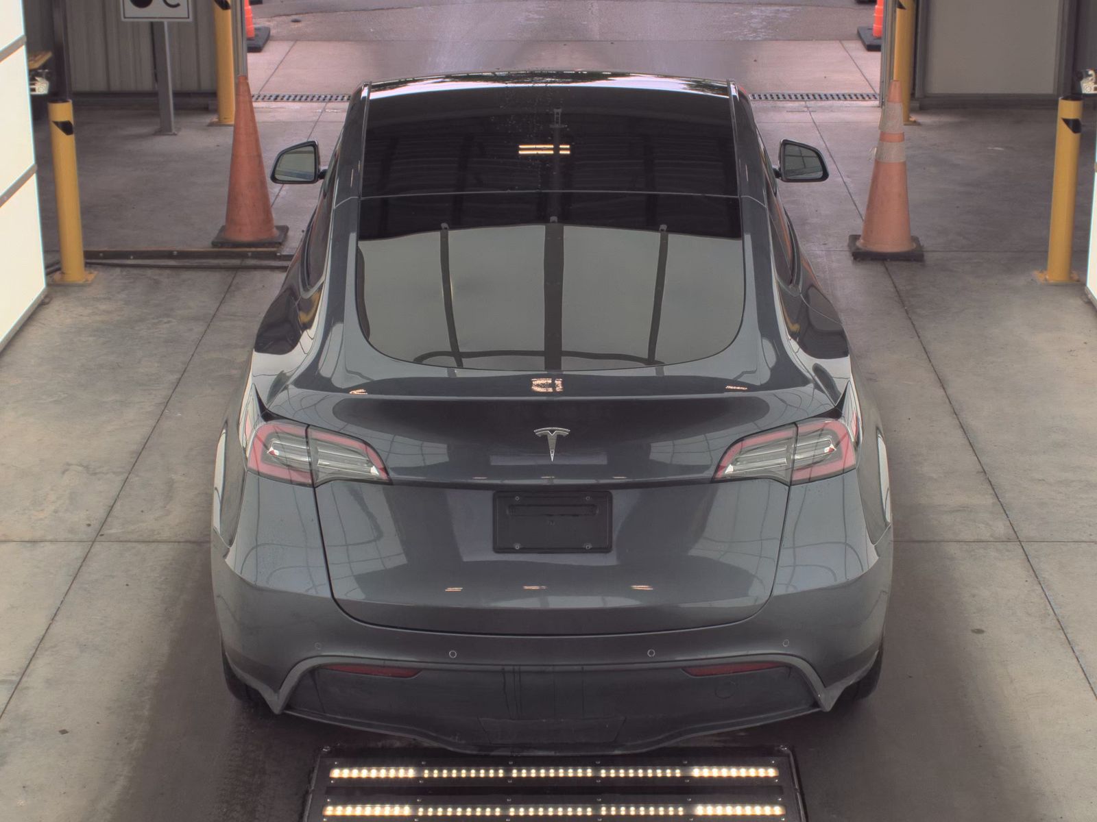 TESLA MODEL Y - 7