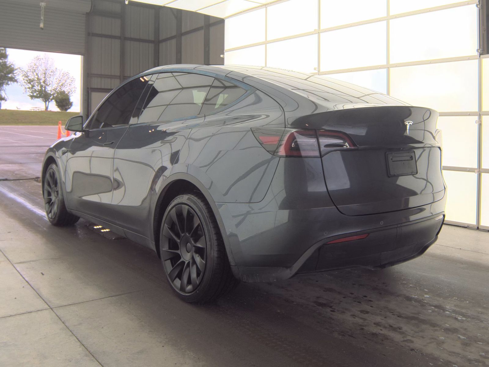 TESLA MODEL Y - 9