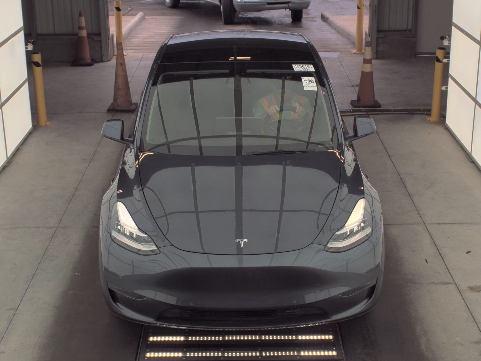 TESLA MODEL Y - 3