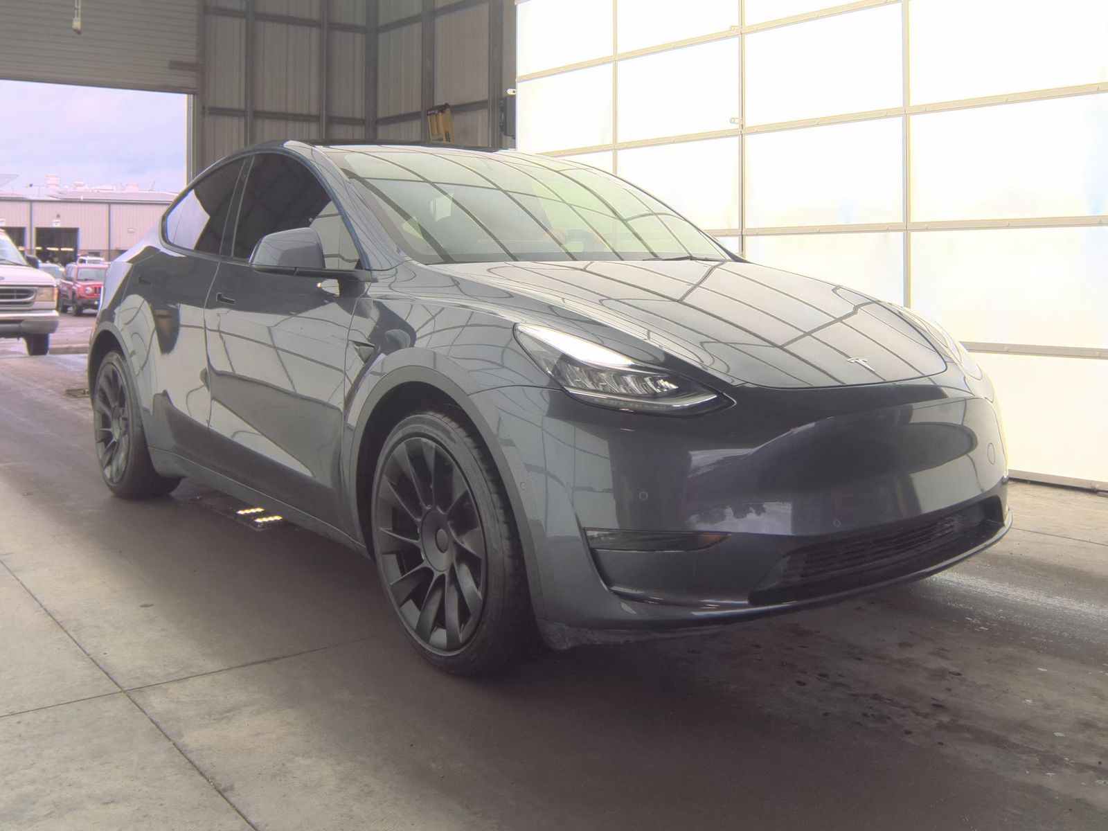 TESLA MODEL Y - 5
