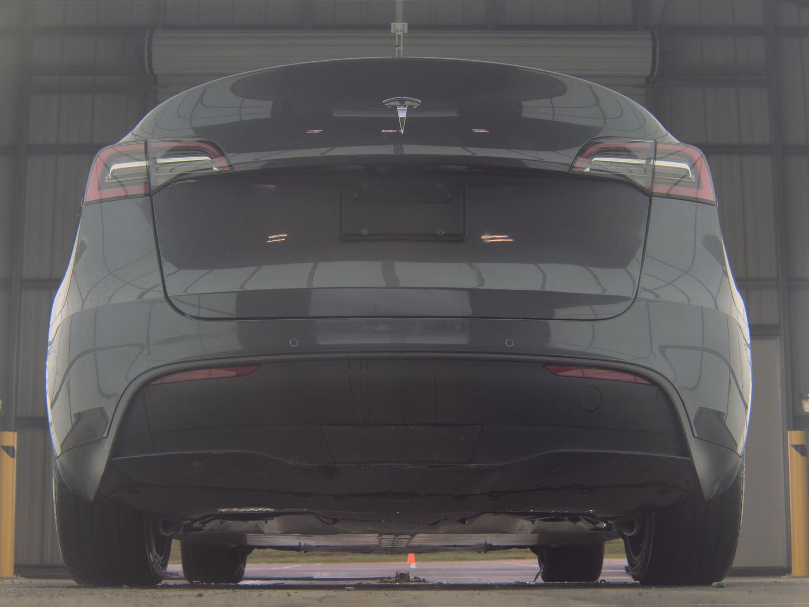 TESLA MODEL Y - 8
