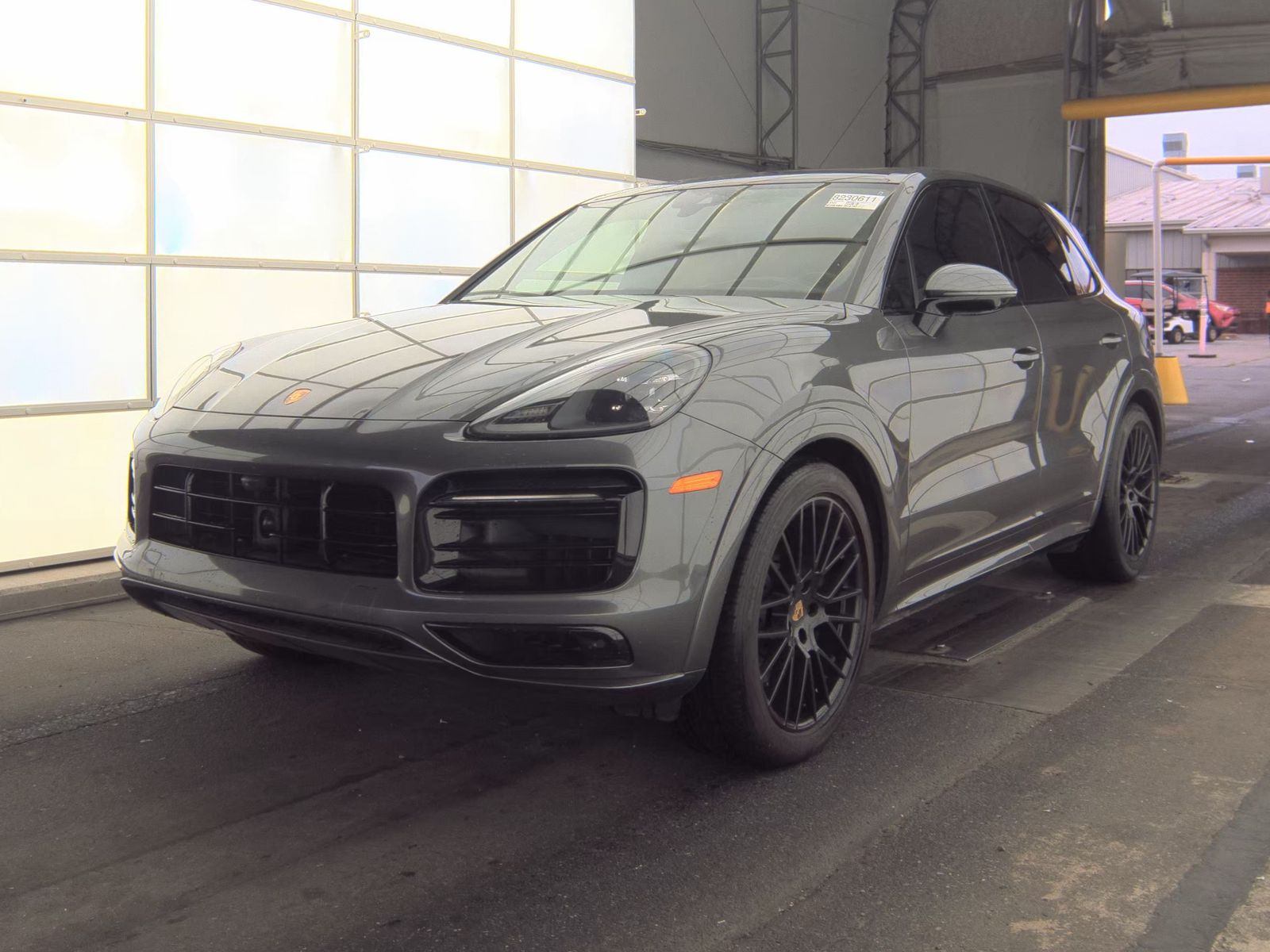PORSCHE CAYENNE - 1