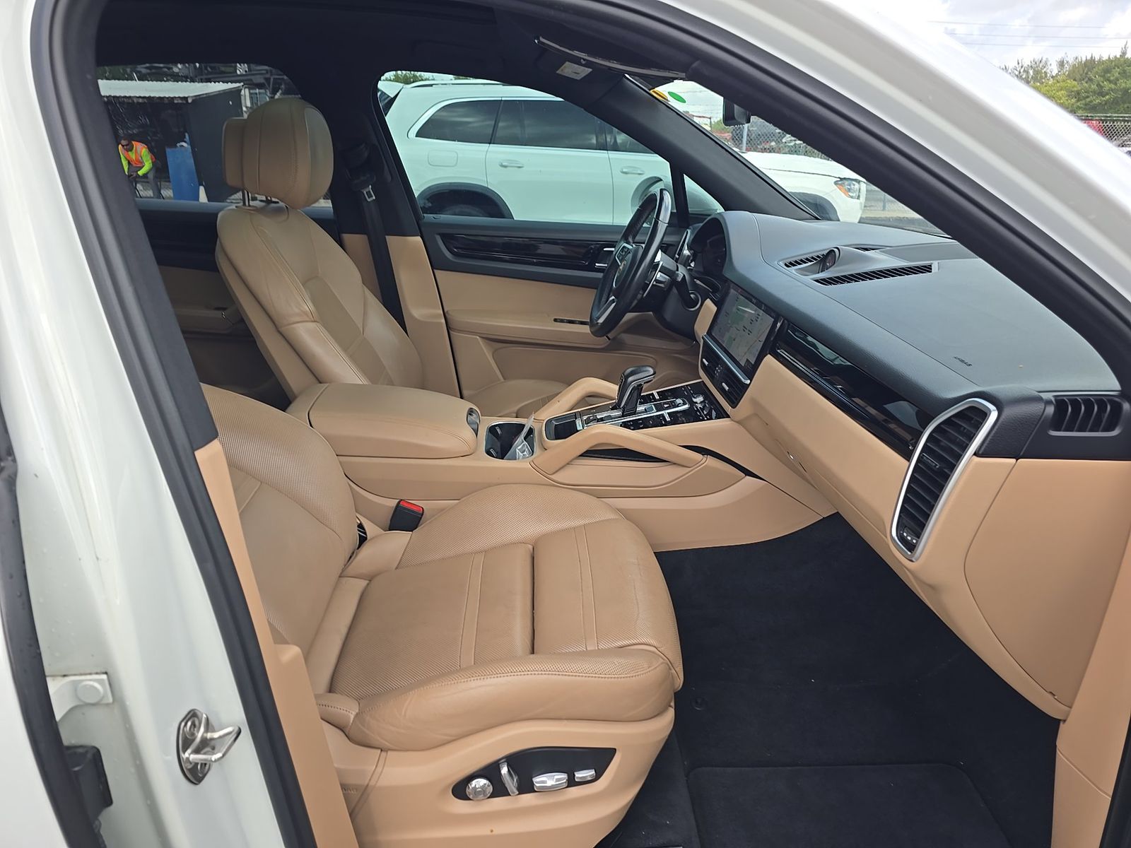 PORSCHE CAYENNE - 9