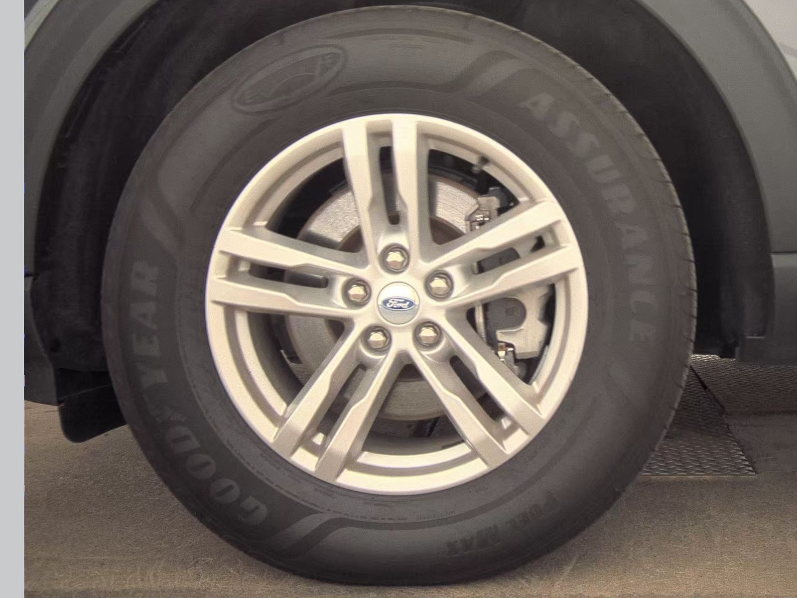 FORD EXPLORER - 10