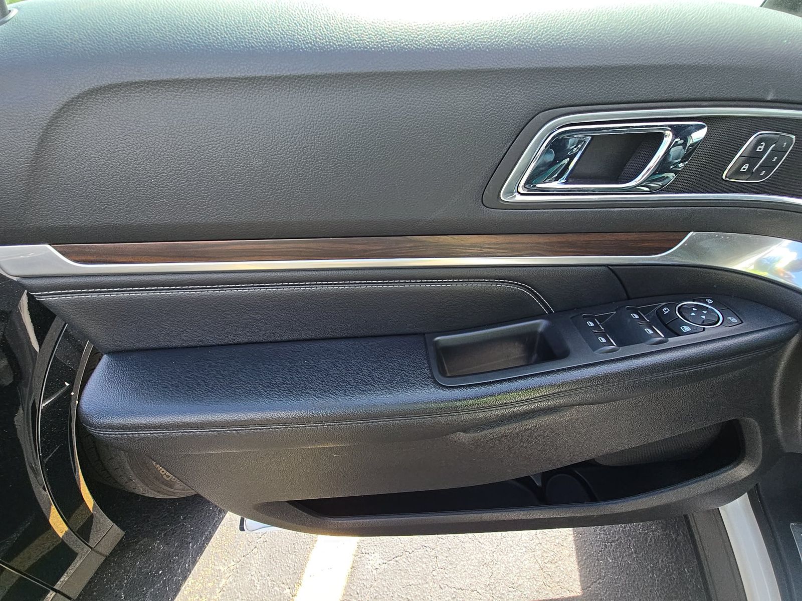 FORD EXPLORER - 10