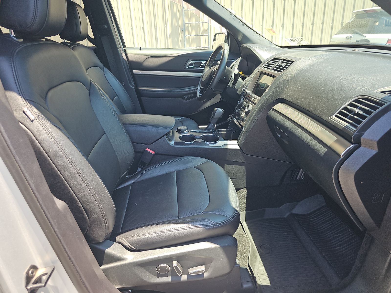 FORD EXPLORER - 9