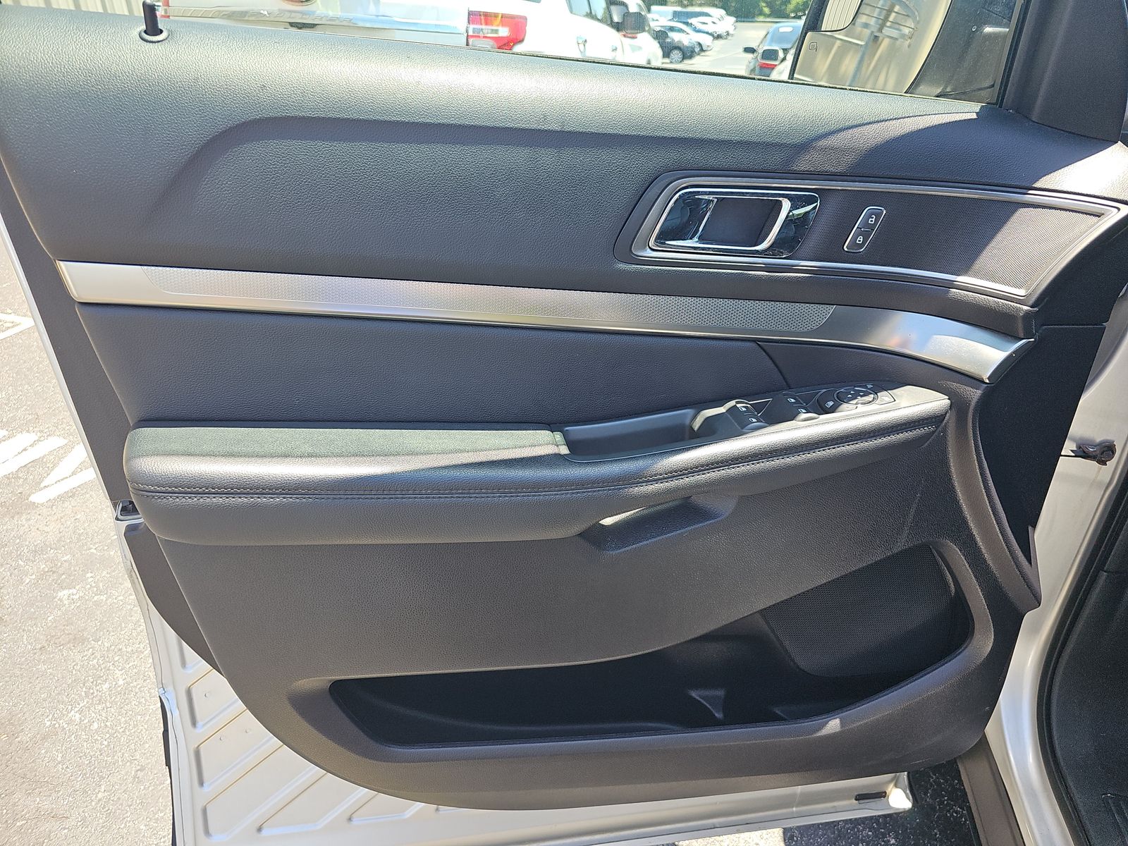 FORD EXPLORER - 10