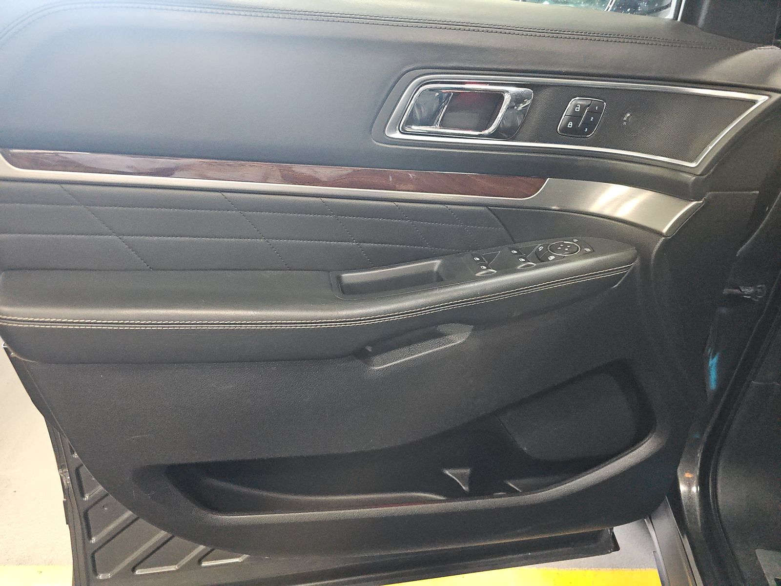 FORD EXPLORER - 10