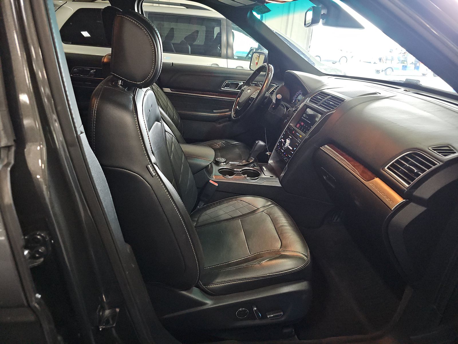 FORD EXPLORER - 9