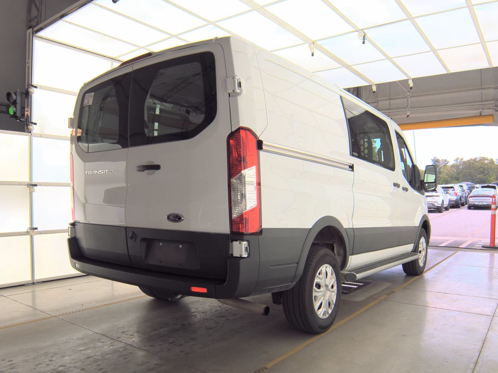 FORD TRANSIT 250 - 5